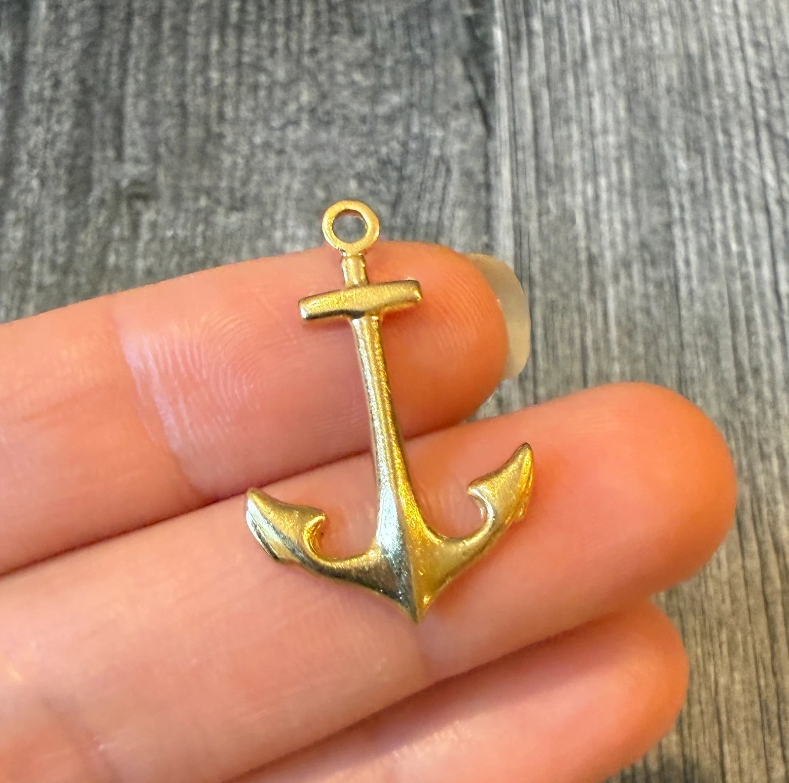 Midsized 18K Gold Anchor Charm: Metal: 18K Yellow Gold (acid tested)Weight: 2.2 gramsMeasurements: 0.95 inches long by 0.8 inches wideCondition: In very good condition with some minor surface wear. A bale will be added prior to