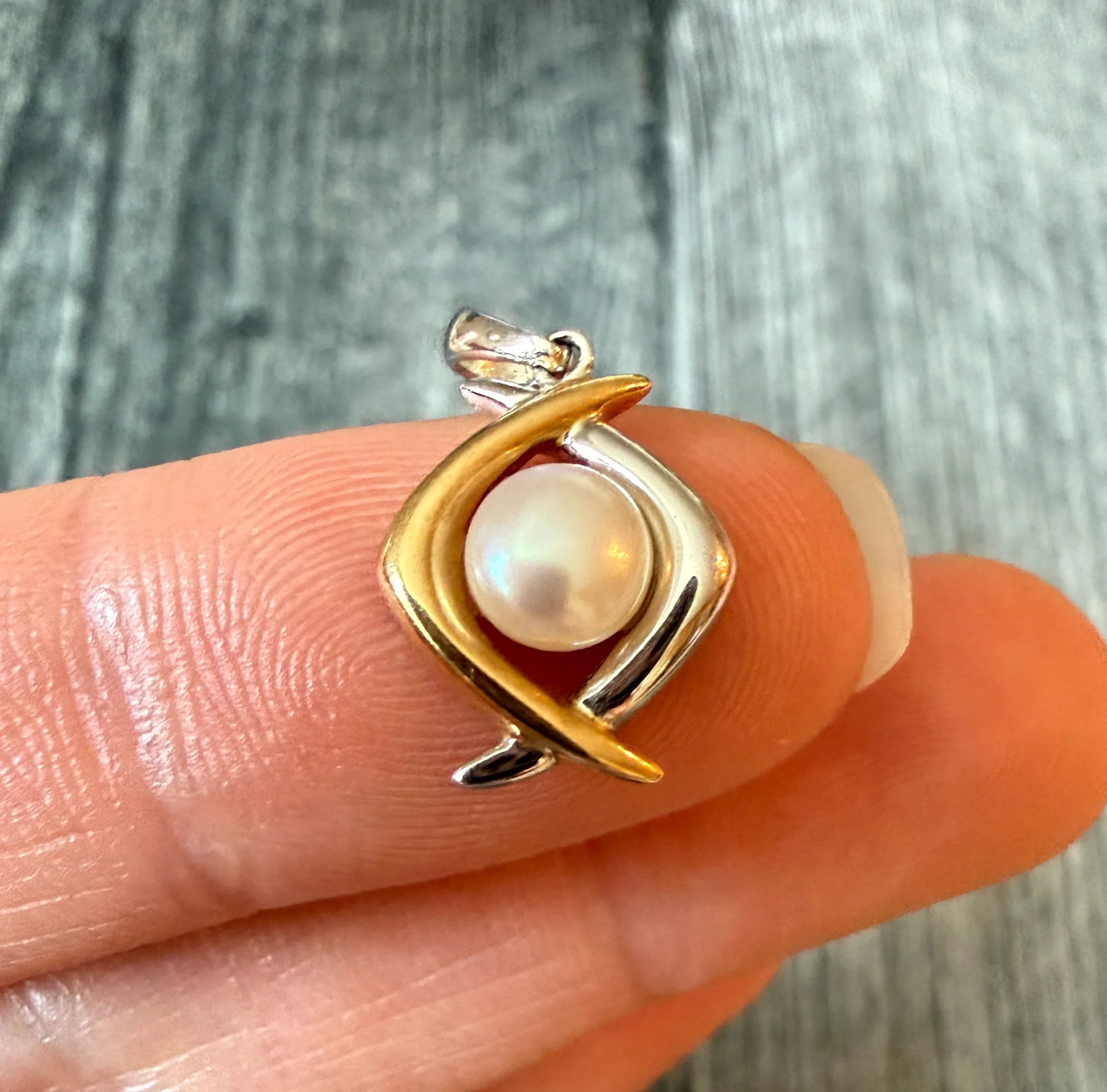 Two Tone Cultured Pearl and 14K Gold Charm: Metal: 14K Yellow and White GoldWeight: 1.9 gramsMeasurements: 0.55 inches long by 0.45 inches wideMarkings: "14K ADPG"Condition: In good condition with some minor surface wear