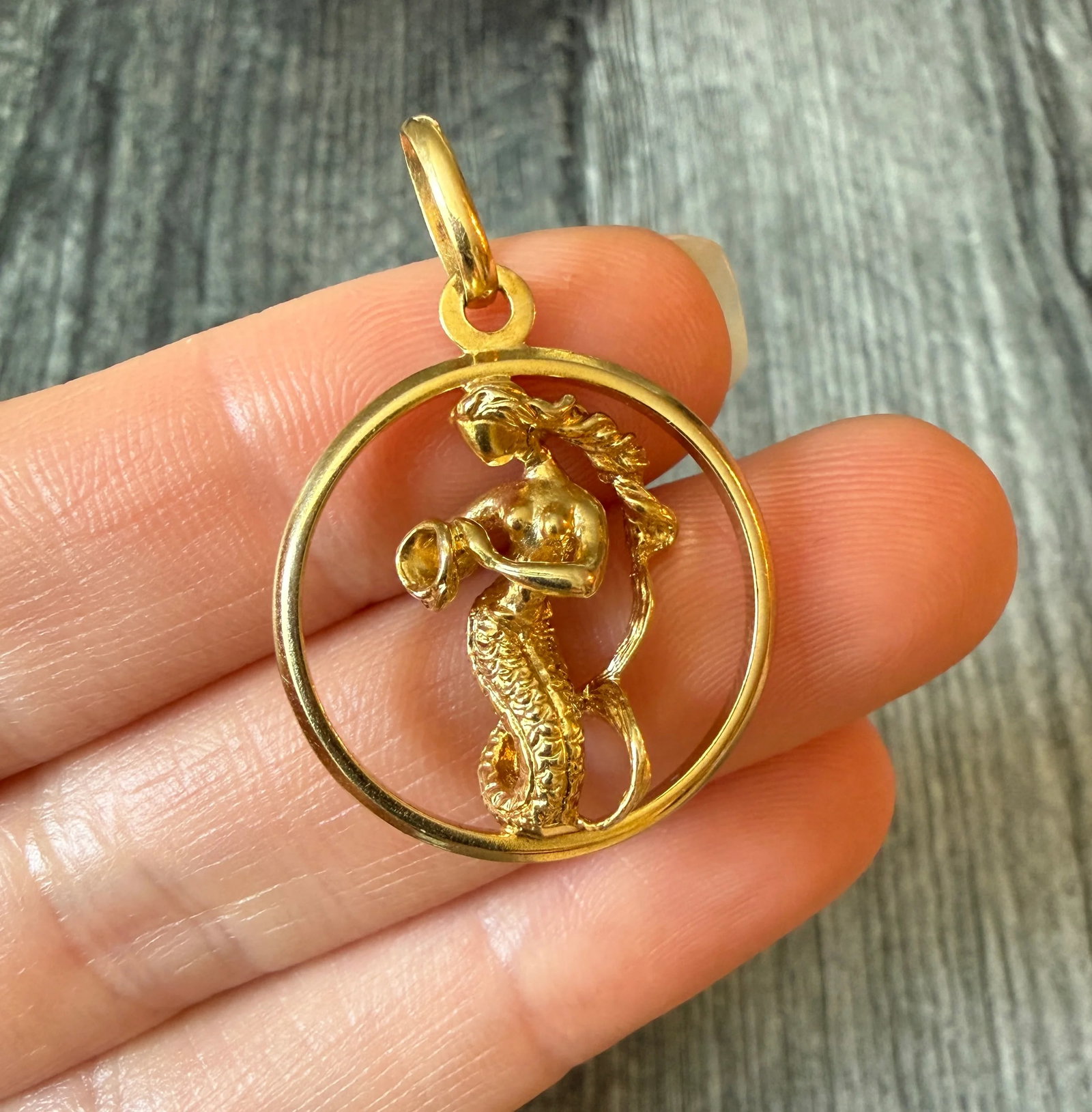 Uno a Erre 14K Gold Mermaid Charm: Metal: 14K Yellow Gold Weight: 6 gramsMeasurements: 0.95 inch diameter Markings: "ITALY Uno A Erre 14K"Condition: In very good condition with some minor surface wear