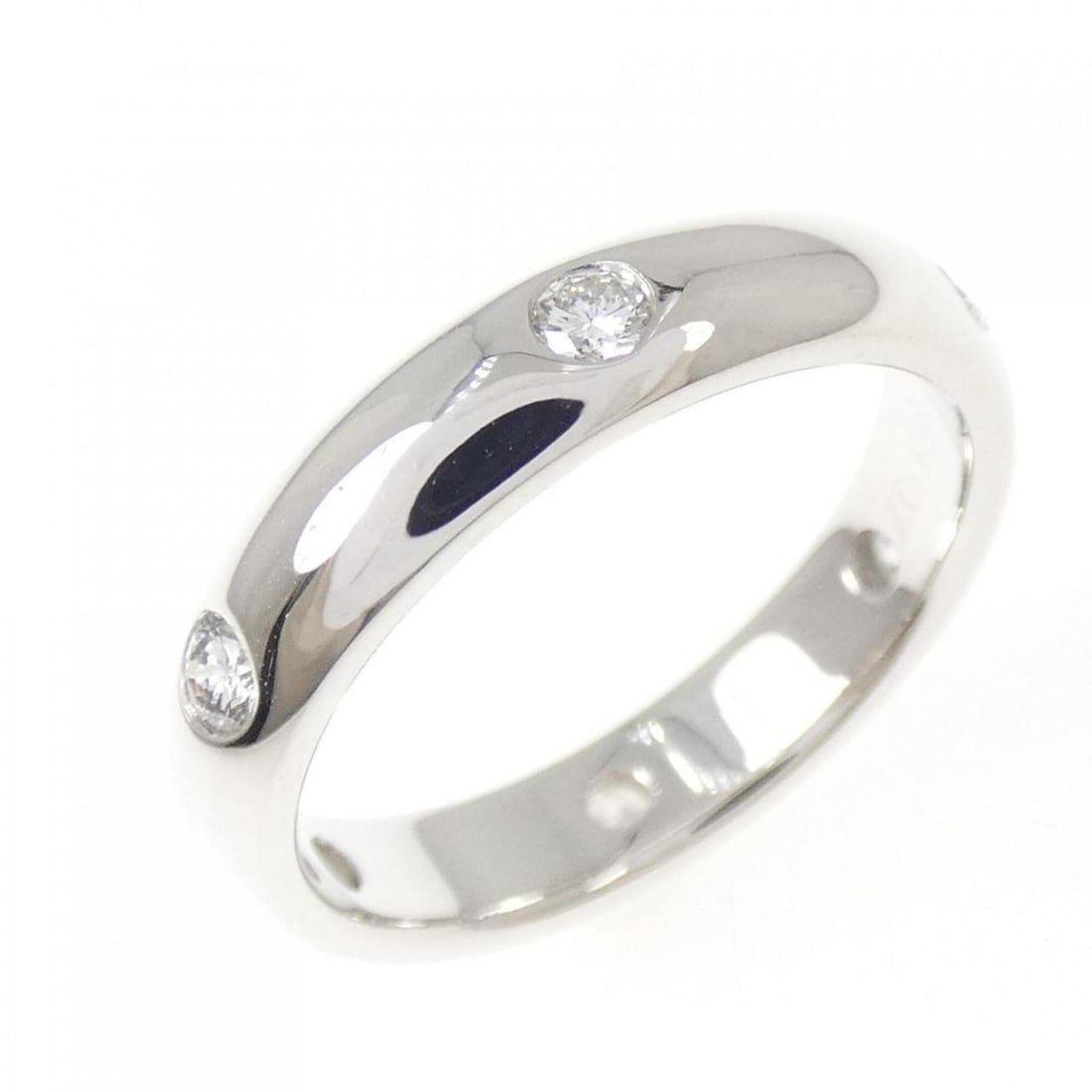 Cartier Stella Ring: --- Catalog ---Category: SizeUS Size: 6Brand Size: 51Category: DesignType: Band ringStone: DiamondGender: WomenMaterial: White gold (18K)Category: GeneralBrand: Cartier--- Item List ---Section: