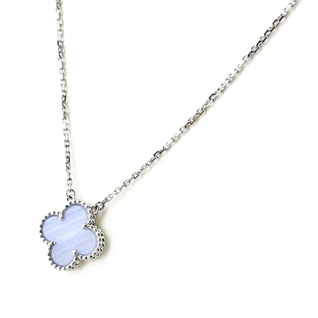 Van Cleef & Arpels Vintage Alhambra Pendant Necklace 750 (Women's): --- Catalog ---Category: SizePendant Size: 15mm x 15mm / 0.59'' x 0.59''Neck Circumference: 41 cm / 16.14''Category: DesignGender: WomenNecklace Type: NecklaceCategory: GeneralBrand: Van Cleef & Arpel
