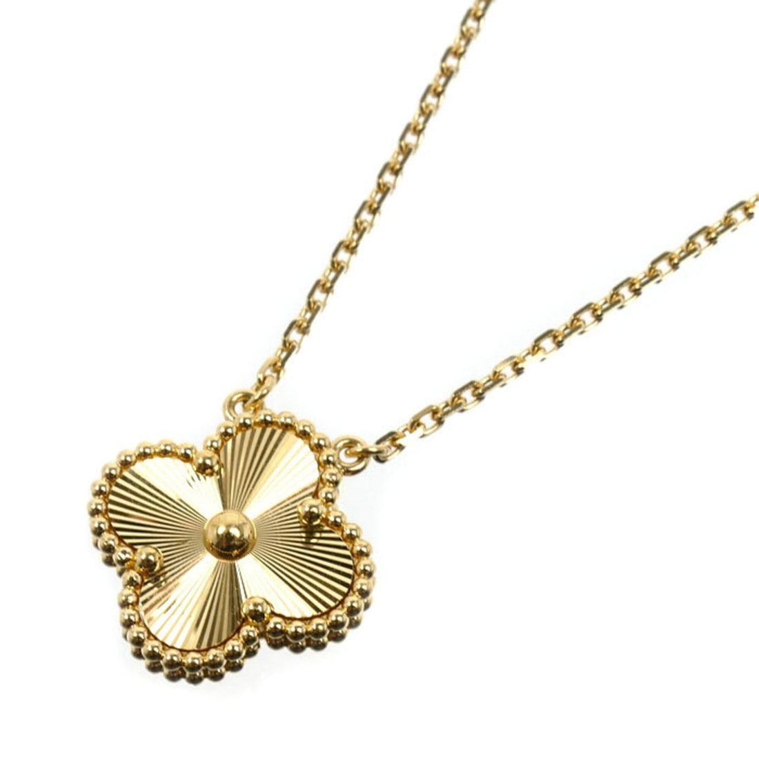 Van Cleef & Arpels Vintage Alhambra Necklace in 18K Yellow Gold (VCARP4KL00), 6.5g, Size 37: --- Catalog ---Category: SizePendant Size: 14.9mm x 14.9mm / 0.58'' x 0.58''Neck Circumference: 37 cm - 41.5 cm / 14.56'' - 16.33''Category: DesignGender: WomenMaterial: Yellow gold (18K)Necklace Type