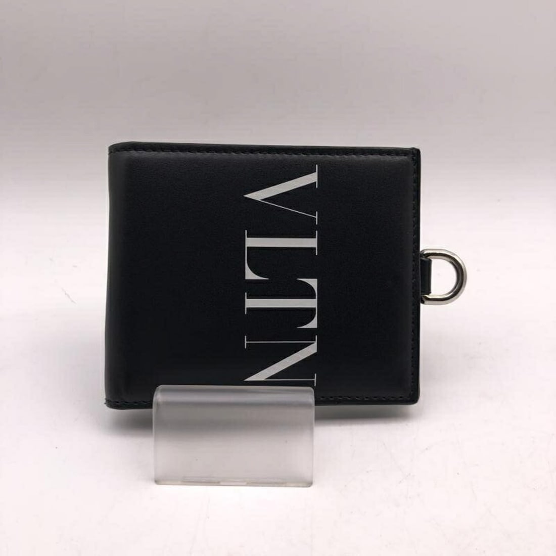 VALENTINO GARAVANI Shoulder Wallet, Black, Valentino Garavani Long Wallet: --- Catalog ---Category: SizeSize (HxWxD): 10.2cm x 8.5cm / 4.01'' x 3.34''Category: DesignType: Chain/Shoulder walletColor: BlackGender: MenCategory: GeneralBrand: Valentino Garavani--- Item List