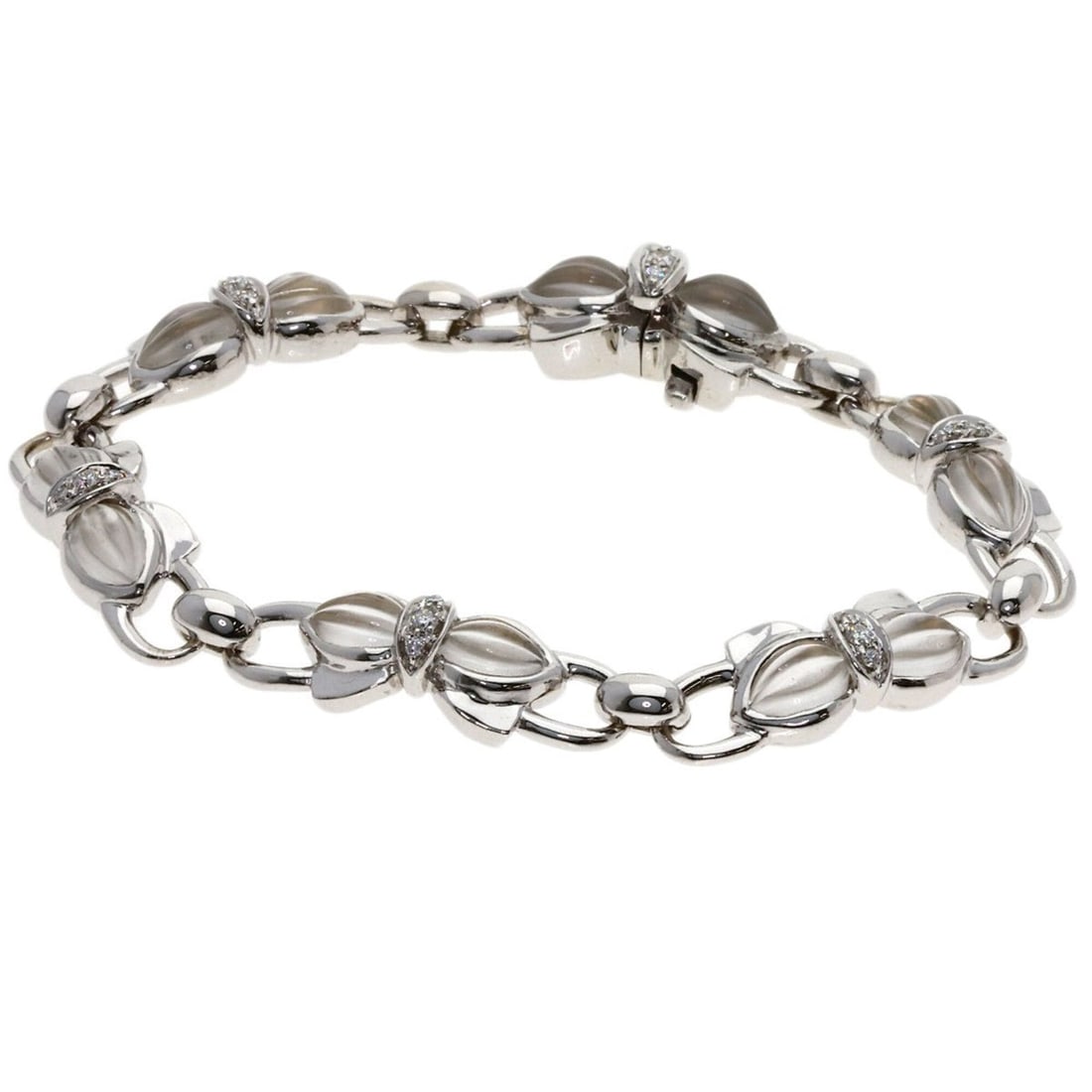 Boucheron Ribbon Motif Quartz Diamond Bracelet 18K White Gold Women's: --- Catalog ---Category: SizeLength: 16cm / 6.29''Category: DesignType: Charm braceletColor: White goldGender: WomenMaterial: White gold (18K)Category: GeneralBrand: Boucheron--- Item List ---Section: