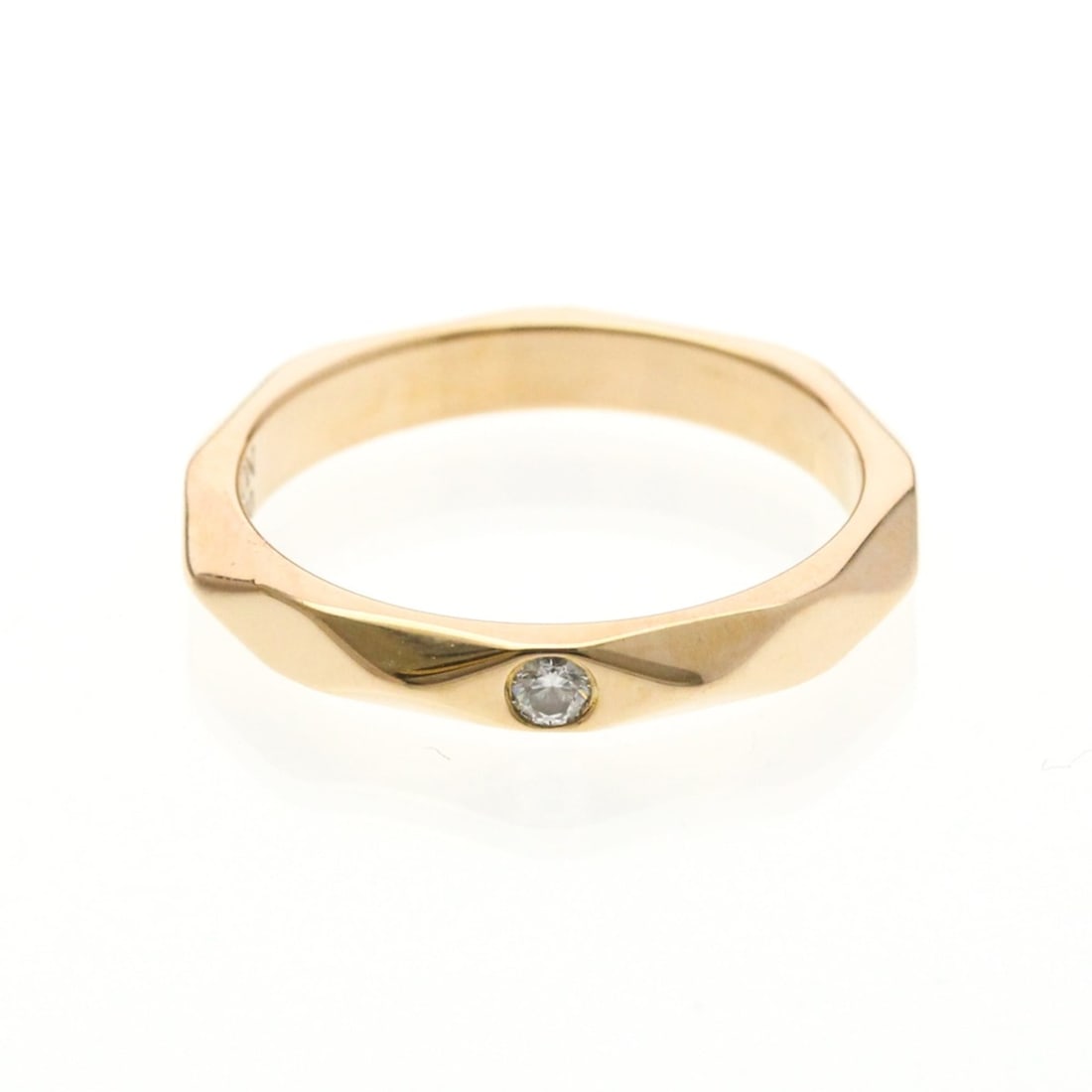 Boucheron Faceted Ring With 1 Diamond Pink Gold (18K) Fashion Diamond Band Ring Pink Gold: --- Catalog ---Category: SizeWidth: 2.8mm / 0.11''Weight: 3.3g / 0.11oz.JP Size: 10US Size: 5 1/4Brand Size: 50Category: DesignType: Band ringColor: Pink goldMetal: GoldStone: DiamondStyle: FashionGen