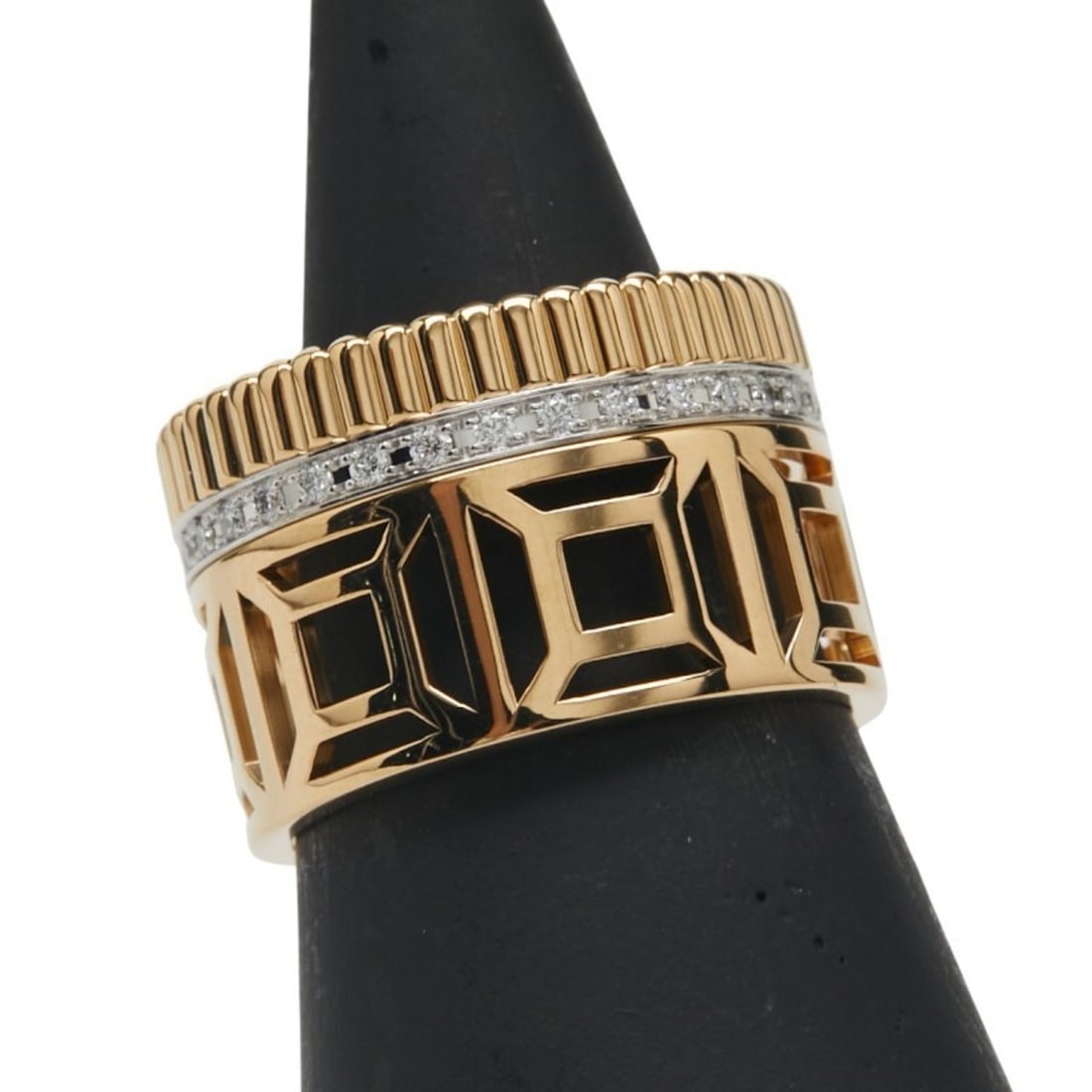 Boucheron Quatre Radiant Openwork Ring #52 JRG03013, available in gold, silver, 18K yellow and 18KWG: --- Catalog ---Category: SizeWidth: 12.9mm / 0.51''Weight: 9.2g / 0.32oz.JP Size: 12.5US Size: 6.5Category: DesignType: Band ringColor: Gold, SilverStone: DiamondGender: WomenMaterial: White gold (18K