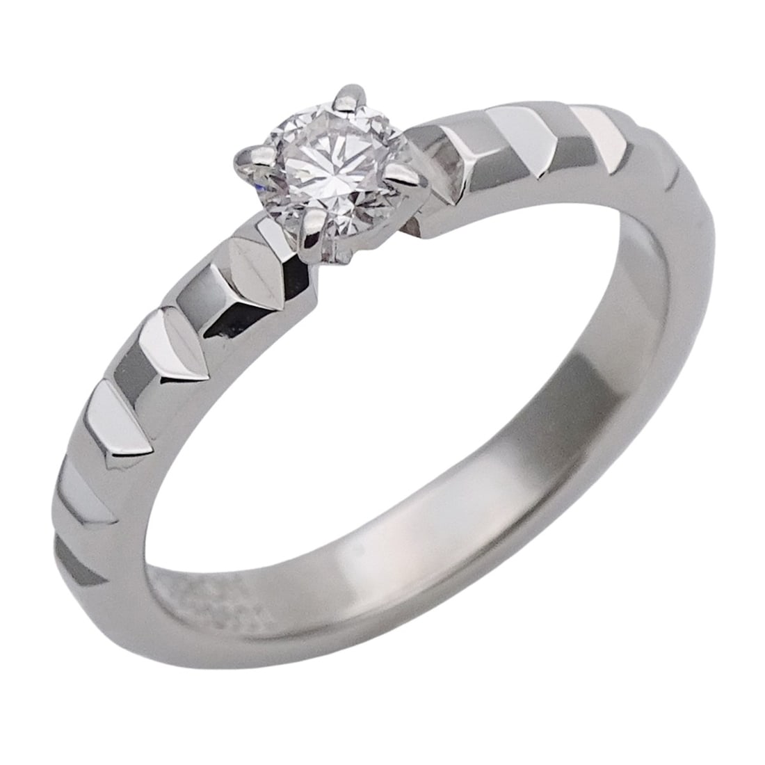 Boucheron women's ring, PT950 diamond Quatre Clos de Paris solitaire, platinum, size 48,: --- Catalog ---Category: SizeUS Size: 4.5Brand Size: 48Category: DesignType: Band ringColor: SilverStone: DiamondGender: WomenMaterial: Platinum 950Category: GeneralBrand: Boucheron--- Item List ---Se