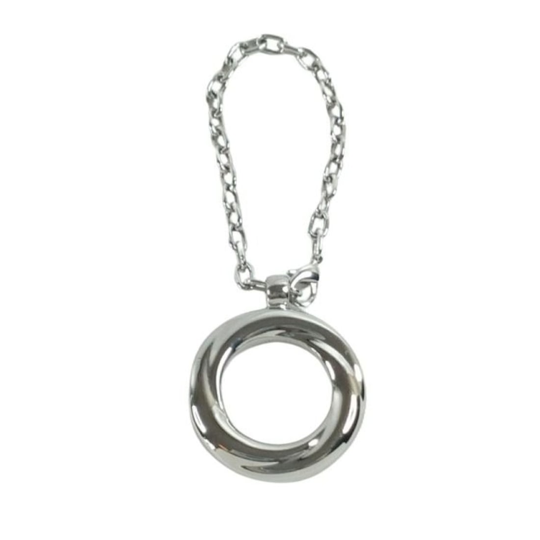 Cartier Trinity Keychain, Silver Metal, Men's/Women's Charm Keyring: --- Catalog ---Category: DesignType: KeyringColor: SilverStyle: FashionGender: Men,WomenMaterial: MetalCategory: GeneralLine: TrinityBrand: Cartier--- Item List ---Section: ConditionRanking: Rank A