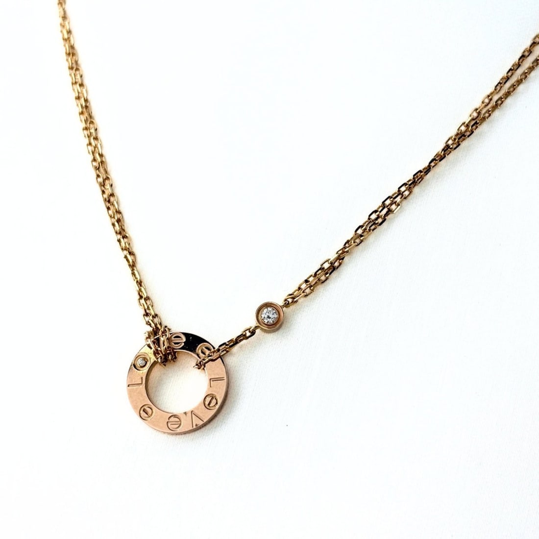 Cartier Love Circle 2P Diamond PG Pink Gold Pendant Necklace with Small Diamonds (750) - Women's: --- Catalog ---Category: SizePendant Size: 12.8mm x 12.8mm / 0.5'' x 0.5''Neck Circumference: 41 cm / 16.14''Category: DesignStone: DiamondGender: WomenMaterial: Pink gold (18K)Necklace Type:
