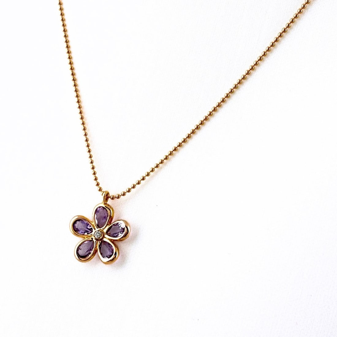 Tiffany & Co. Garden Flower PG Pink Gold Pendant Necklace with Small Diamonds and Amethyst (750) -: --- Catalog ---Category: SizePendant Size: 12.7mm x 13.5mm / 0.49'' x 0.53''Neck Circumference: 40 cm / 15.74''Category: DesignStone: Amethyst, DiamondGender: WomenMaterial: Pink gold (18K)Necklace Ty