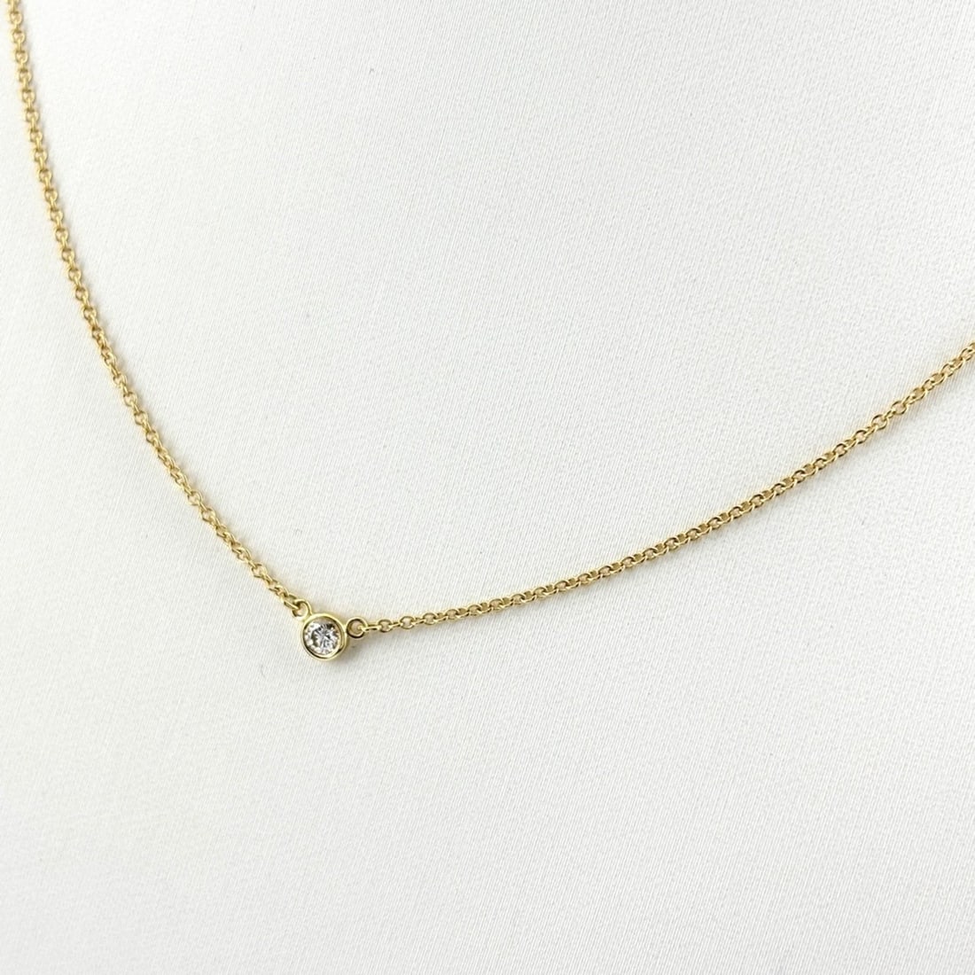 Tiffany & Co. By the Yard YG Yellow Gold Pendant with Melee Diamonds, Elsa Peretti Necklace, 750: --- Catalog ---Category: SizePendant Size: 3.4mm x 3.3mm / 0.13'' x 0.12''Neck Circumference: 40 cm / 15.74''Category: DesignStone: DiamondGender: WomenMaterial: Yellow gold (18K)Necklace Type: Neckla