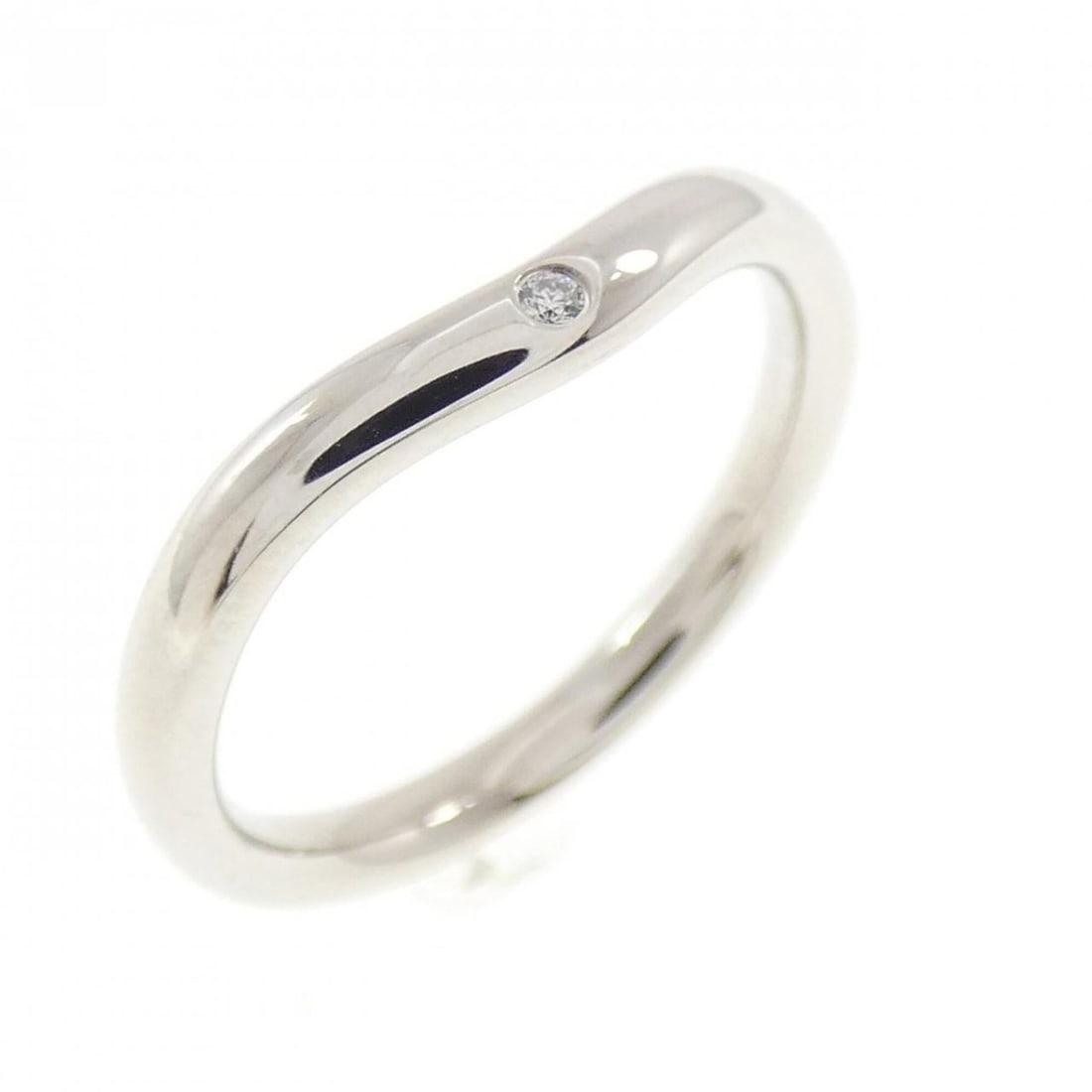 Tiffany & Co. Curved 1P Ring: --- Catalog ---Category: SizeJP Size: 7.5US Size: 4Category: DesignType: Band ringGender: WomenMaterial: Platinum 950Category: GeneralMPN: 60016820Brand: Tiffany--- Item List ---Section: