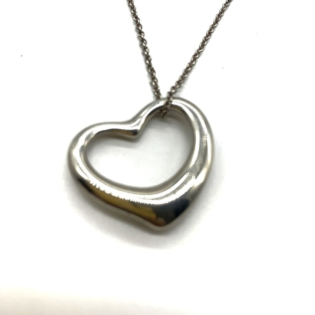 Tiffany & Co. Elsa Peretti Heart Pendant, Sterling Silver (SV925): --- Catalog ---Category: SizePendant Size: 28mm x 27mm / 1.1'' x 1.06''Neck Circumference: 46.5 cm / 18.3''Category: DesignGender: WomenMaterial: Silver 925Necklace Type: NecklaceCategory: GeneralLine