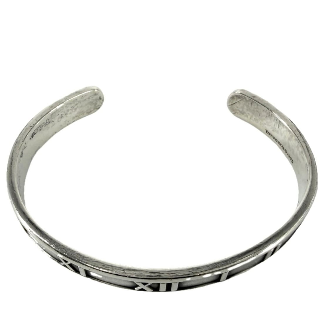 Tiffany & Co. Atlas Bangle Bracelet for Men, Sterling Silver 925, Approx. 21.8g: --- Catalog ---Category: SizeWidth: 7mm / 0.27''Length: 15cm / 5.9''Weight: 21.8g / 0.76oz.Category: DesignType: BangleGender: MenMaterial: Silver 925Category: GeneralLine: AtlasBrand: Tiffany--- Item