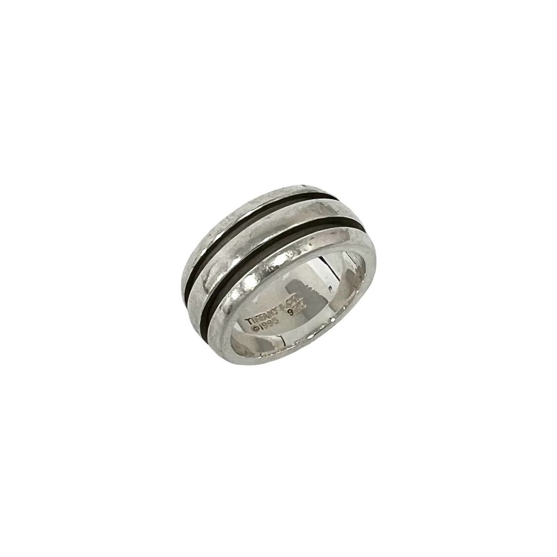 TIFFANY&Co. Tiffany Grooved Double Line Ring, Sterling Silver 925, Item Number 36252: --- Catalog ---Category: SizeJP Size: 13US Size: 6.5Category: DesignType: Band ringColor: SilverGender: WomenMaterial: Silver 925Category: GeneralBrand: Tiffany--- Item List ---Section: ConditionRanki
