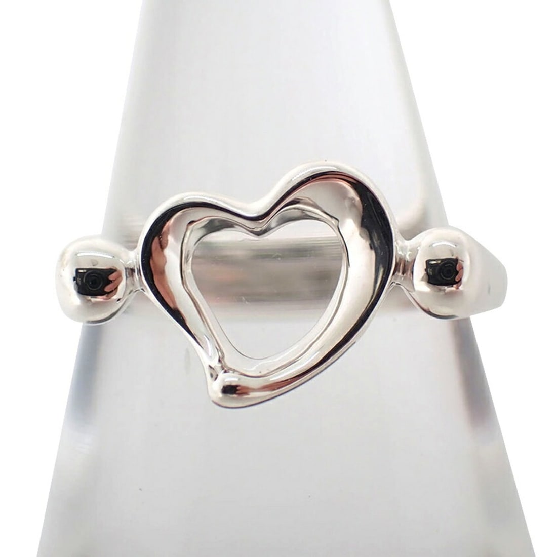 TIFFANY & Co. 925 Heart Ring, Size 8: --- Catalog ---Category: SizeUS Size: 4.5Brand Size: 48Category: DesignType: Band ringGender: WomenMaterial: Sterling silver 925Category: GeneralBrand: Tiffany--- Item List ---Section: ConditionRankin