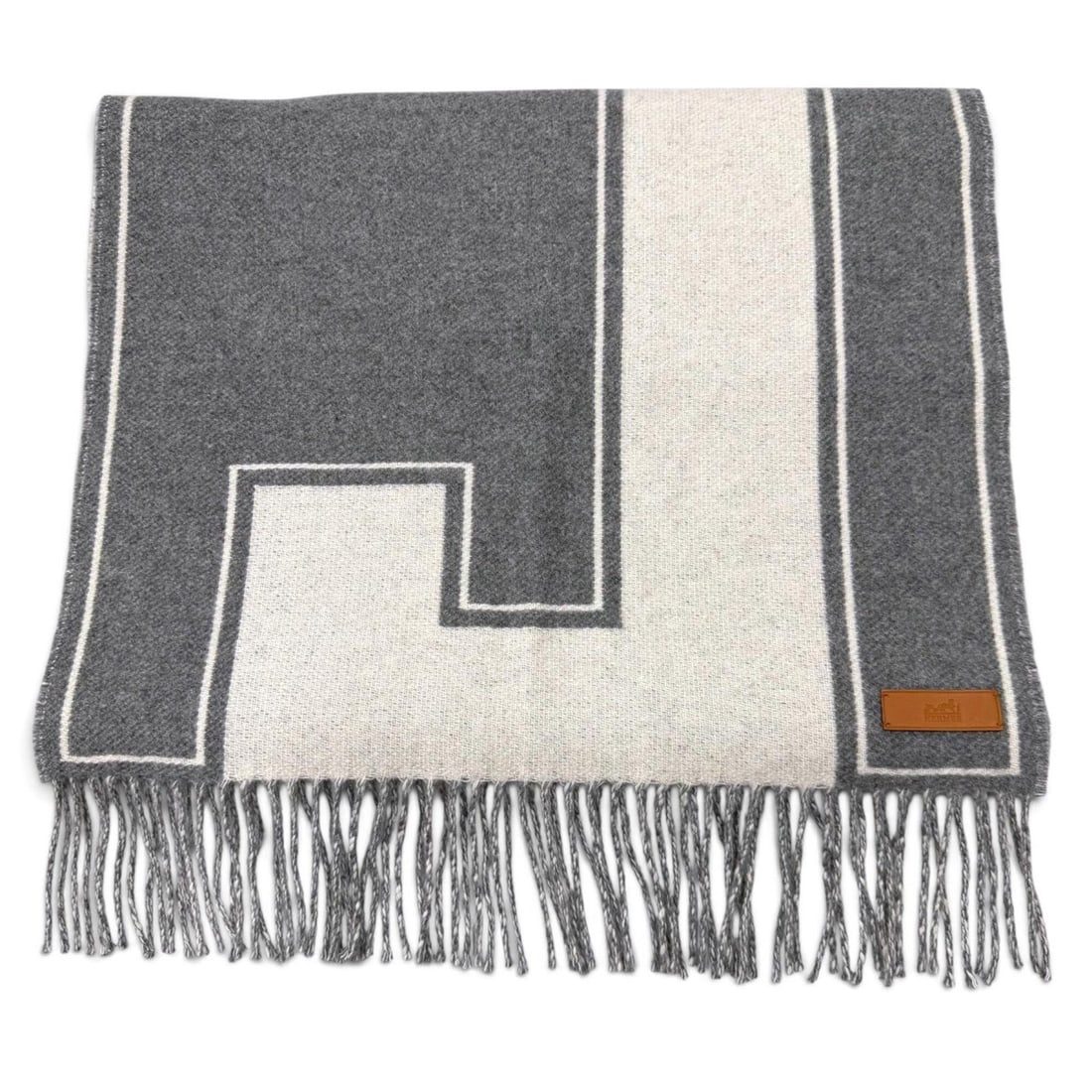 HERMES Cle de H 100% Cashmere, Sheepskin Leather Patch, Fringe Stole/Scarf, Gray, Made in Italy,: --- Catalog ---Category: SizeSize (LxW): 1.91m x 41cm / 75.19'' x 16.14''Category: DesignType: StoleColor: GrayGender: Men,WomenMaterial: Cashmere , Leather Category: GeneralBrand: HermesCountry of Or