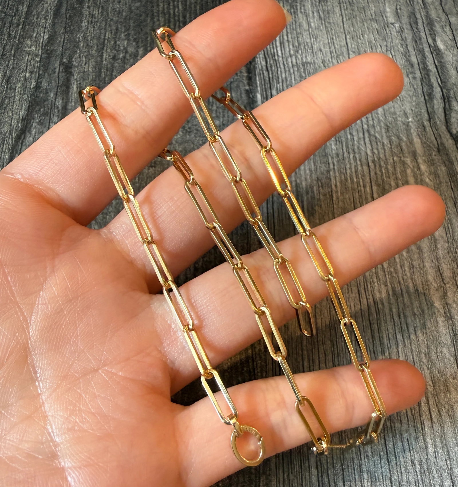 Classic 14K Gold Paperclip Chain with a Charm Holder Clasp, 18.25?? Long (I): Metal: 14K Yellow Gold Weight: 11.6 gramsMeasurements: 18.25 inches long by 3.6 mm wideMarkings: "14K"Condition: In very good condition with some minor surface wear.Follow us on Instagram @alphaomegaj