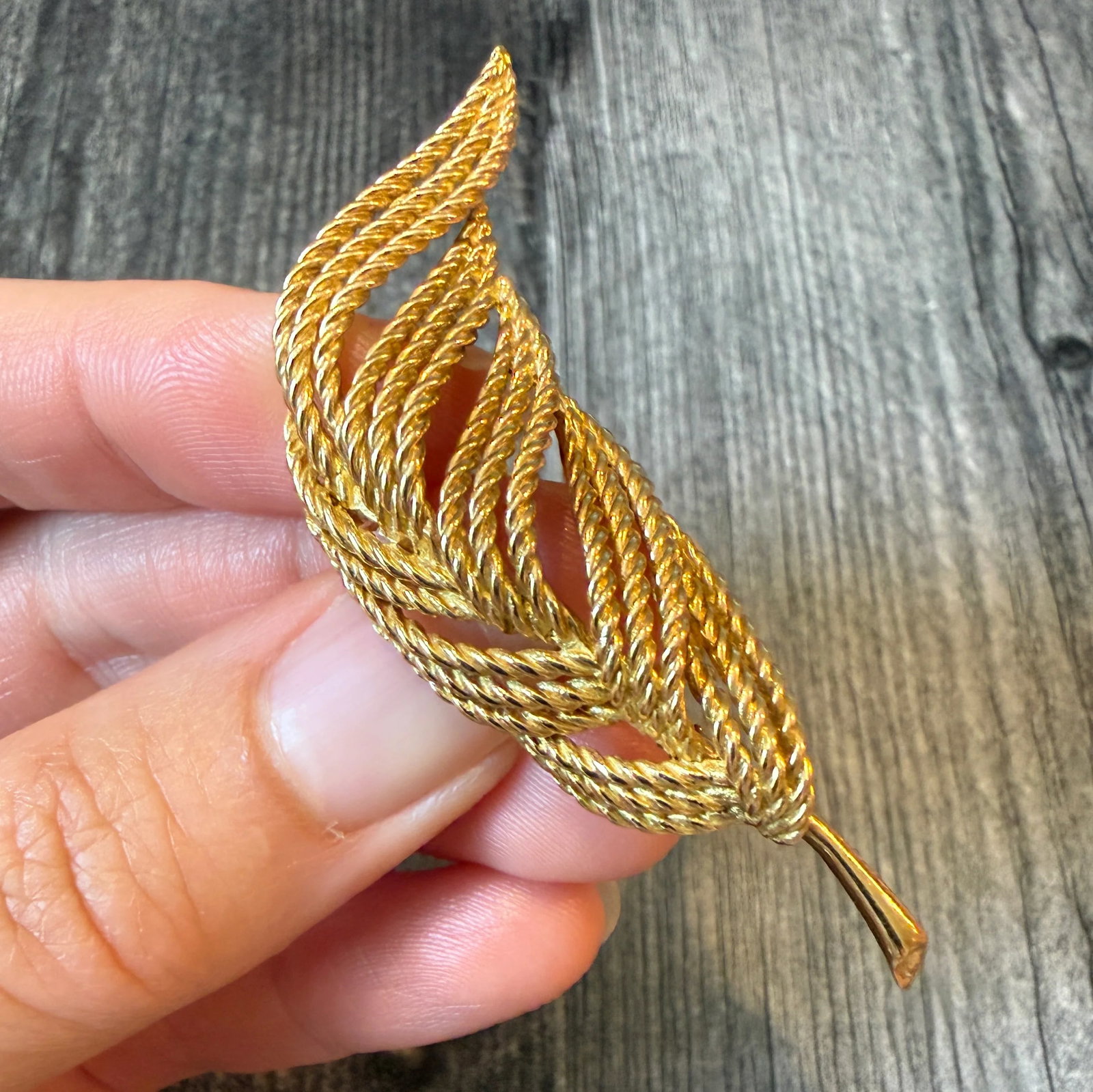 French Tiffany & Co 18K Gold Feather Brooch: Metal: 18K Yellow Gold Weight: 12.6 gramsMeasurements: 2.4 inches long by 1.1 inches wideMarkings: "T & Co 750 C.1990" with French eagle head markCondition: In very good condition with some minor surf