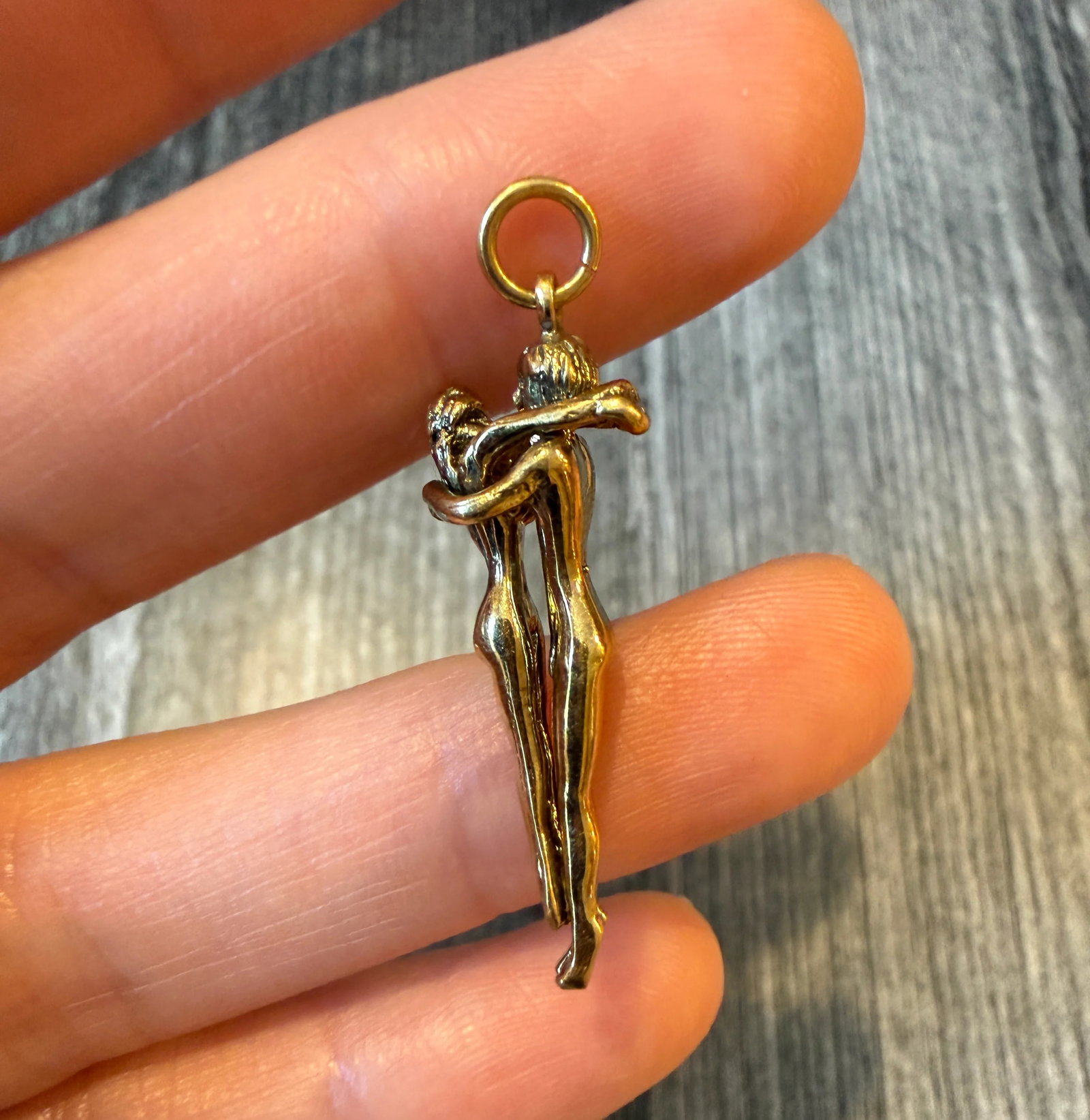 Vintage 14K Gold Charm of a Man and Woman Embracing: Metal: 14K Yellow Gold (acid tested)Weight: 3.2 gramsMeasurements: 1.2 inches long by 0.5 inches wide Markings: "14”Condition: In good condition with some minor surface wear and tarnish.Follow u