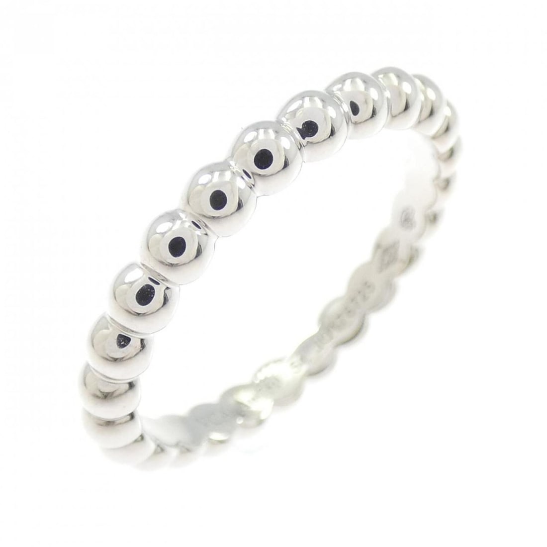 Van Cleef & Arpels Perlee Medium Ring: --- Catalog ---Category: SizeUS Size: 7Brand Size: 54Category: DesignType: Band ringGender: WomenMaterial: White gold (18K)Category: GeneralMPN: VCARN9PC00Brand: Van Cleef & Arpels--- Item List ---Sec