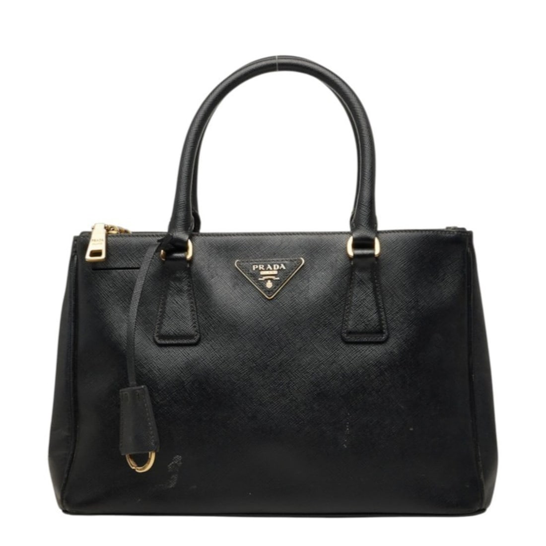 Prada Triangle Logo Plate Handbag BN1801 Nero Black Saffiano Leather Women's PRADA: --- Catalog ---Category: SizeSize (HxWxD): 19cm x 31cm x 13.5cm / 7.48'' x 12.2'' x 5.31''Category: DesignType: HandbagColor: BlackGender: WomenMaterial: Leather Leather/Fur Type: Saffiano leatherCate