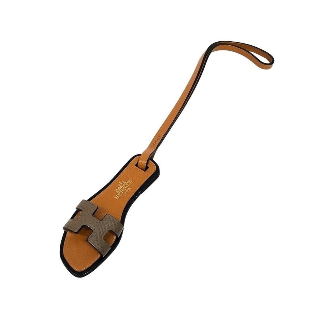 Hermes HERMES Bag Charm Oran Nano Etoupe Natural Sable Black Epsom Veau Butler Vache Hunter: --- Catalog ---Category: SizeSize (HxWxD): 7.20mm x 2.80mm / 0.28'' x 0.11''Category: DesignType: Handbag charmColor: Black, Etoupe gray, Natural sableGender: WomenMaterial: Epsom leatherCategory: Gen