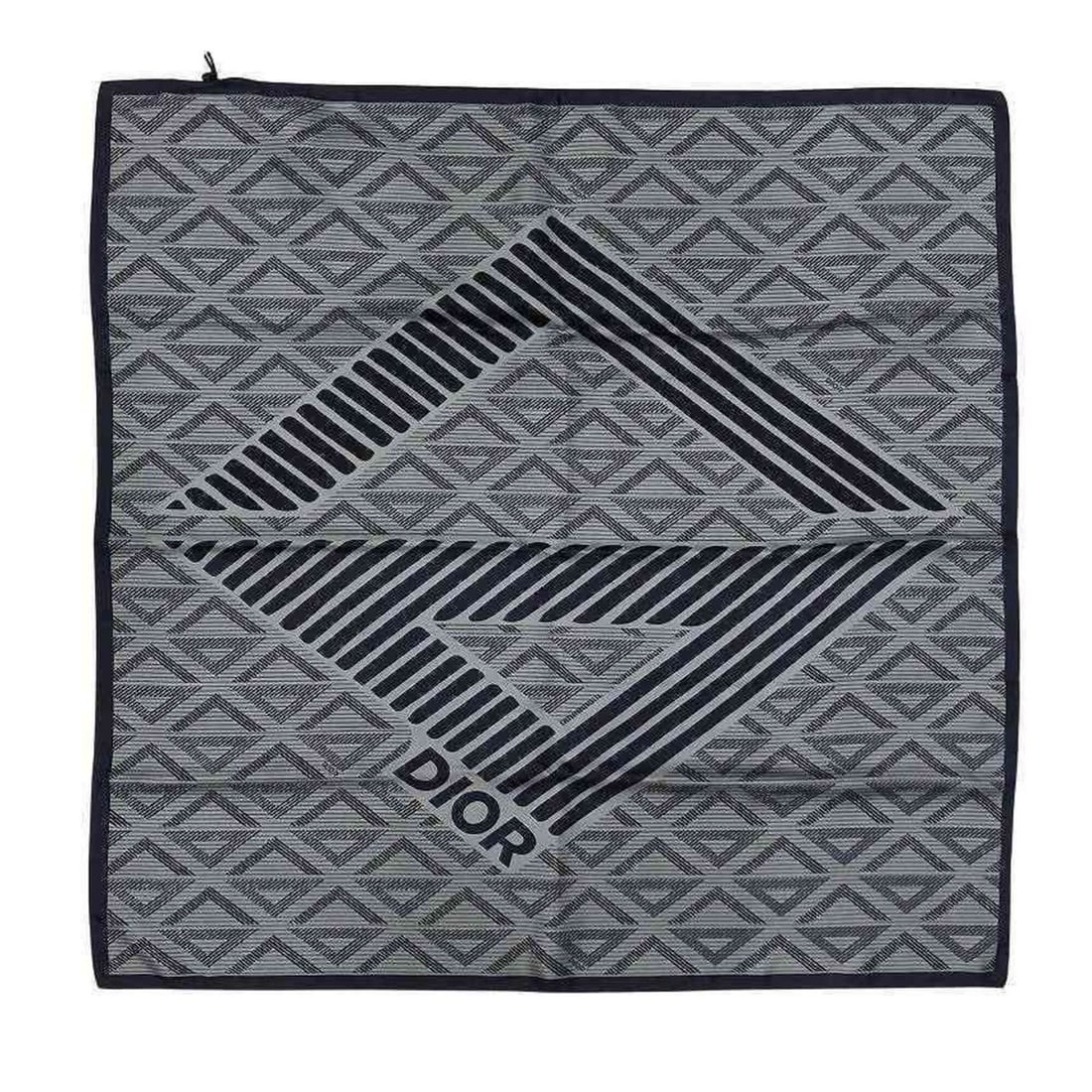 Christian Dior silk scarf/muffler, 39B1060A0876, gray x navy.: --- Catalog ---Category: DesignType: ScarfColor: Gray, NavyGender: WomenCategory: GeneralBrand: Christian DiorCountry of Origin: Italy--- Item List ---Section: ConditionRanking: Rank NS Never used / d