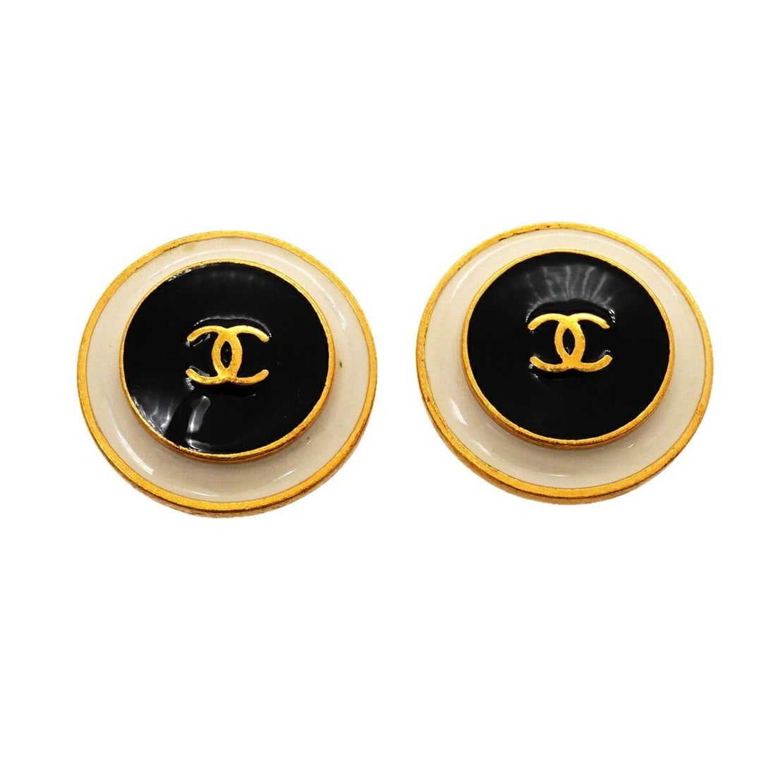 Chanel Earrings, Coco Mark Circle, GP Plated, Gold, White, Black, Women's: --- Catalog ---Category: SizeSize (HxWxD): 26.50mm x 26.80mm / 1.04'' x 1.06''Category: DesignType: Clip earringsColor: Black, Gold, WhiteGender: WomenMaterial: Gold platingCategory: GeneralBrand: Cha
