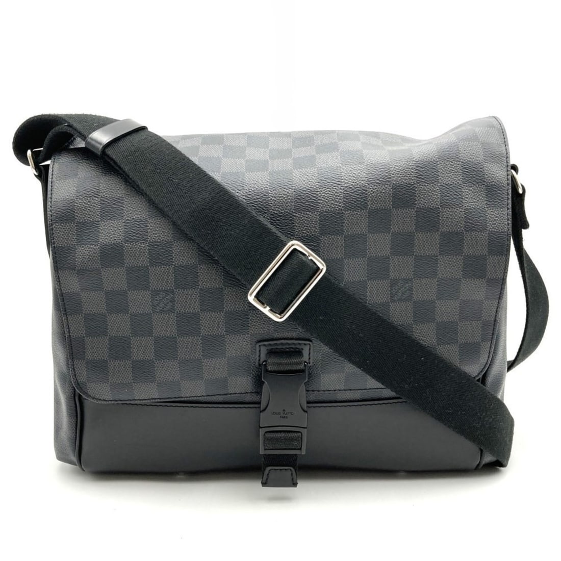 LOUIS VUITTON N41457 Messenger PM Crossbody Shoulder Bag, Black Damier Graphite, Men's: --- Catalog ---Category: SizeSize (HxWxD): 25cm x 31cm x 7cm / 9.84'' x 12.2'' x 2.75''Category: DesignType: Messenger bag, Shoulder bagColor: BlackGender: MenMaterial: Damier Graphite , Canvas Catego