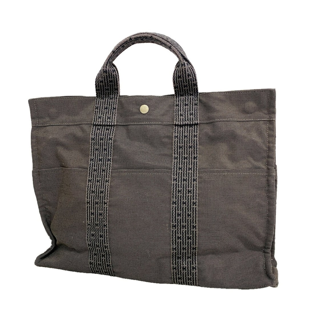 Hermes Herline MM Nylon Tote Bag, Gray, for Men and Women: --- Catalog ---Category: SizeSize (HxWxD): 33cm x 43cm x 11cm / 12.99'' x 16.92'' x 4.33''Category: DesignType: Tote bagColor: GrayGender: Men,WomenMaterial: Nylon Hardware Color: SilverCategory: Gene