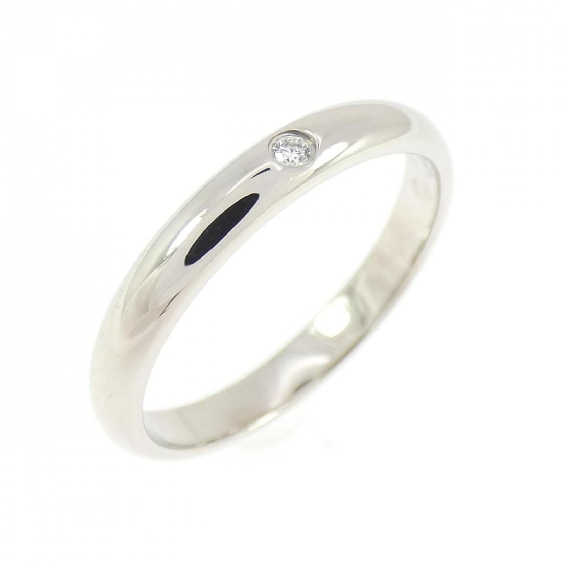 Cartier wedding ring: --- Catalog ---Category: SizeJP Size: 7US Size: 4Category: DesignType: Wedding ringColor: SilverGender: WomenMaterial: Platinum 950Category: GeneralBrand: Cartier--- Item List ---Section: