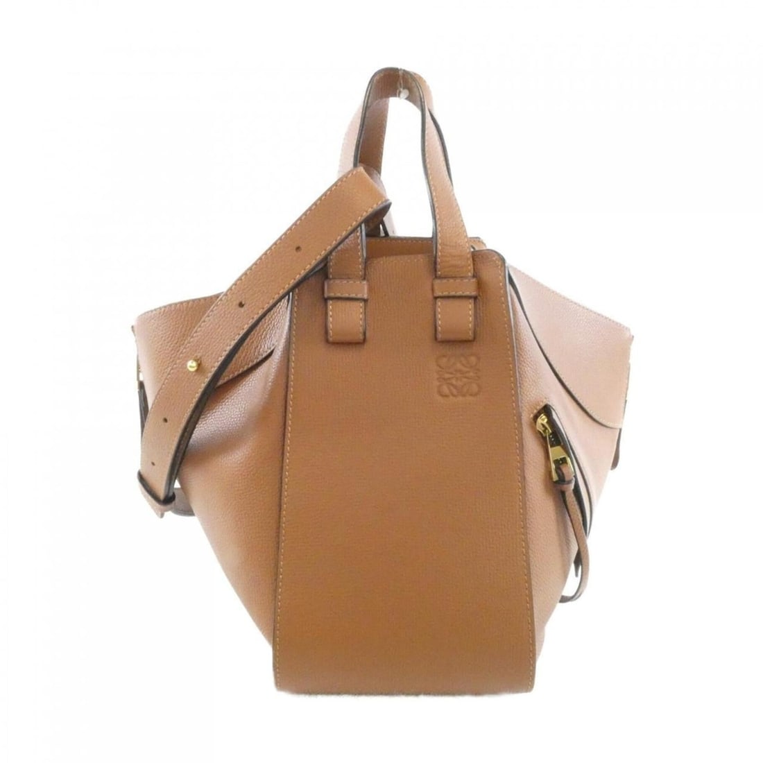 Loewe Hammock Small A538S35X18 Shoulder Bag: --- Catalog ---Category: SizeSize (HxWxD): 25cm x 14cm x 26cm / 9.84'' x 5.51'' x 10.23''Category: DesignType: Shoulder bagColor: BrownGender: WomenMaterial: Leather Category: GeneralMPN: A538S35X18Br