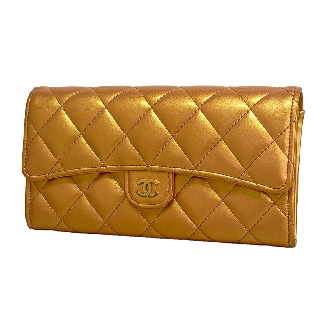 Chanel long wallet, Matelassé lambskin, metallic orange, women's.: --- Catalog ---Category: SizeSize (HxWxD): 10.5cm x 19.5cm x 3.5cm / 4.13'' x 7.67'' x 1.37''Category: DesignType: Long wallet (bi-fold)Color: Metallic orangeGender: WomenMaterial: Leather Leather/Fur