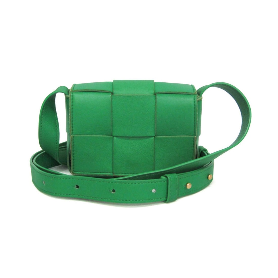 Bottega Veneta Intrecciato Cassette 666688 Men,Women Leather Shoulder Bag Green: --- Catalog ---Category: SizeSize (HxWxD): 10cm x 14cm x 5cm / 3.93'' x 5.51'' x 1.96''Strap Length: 110cm - 130cm / 43.3'' - 51.18''Category: DesignType: Shoulder bagColor: GreenGender: Men,WomenClos