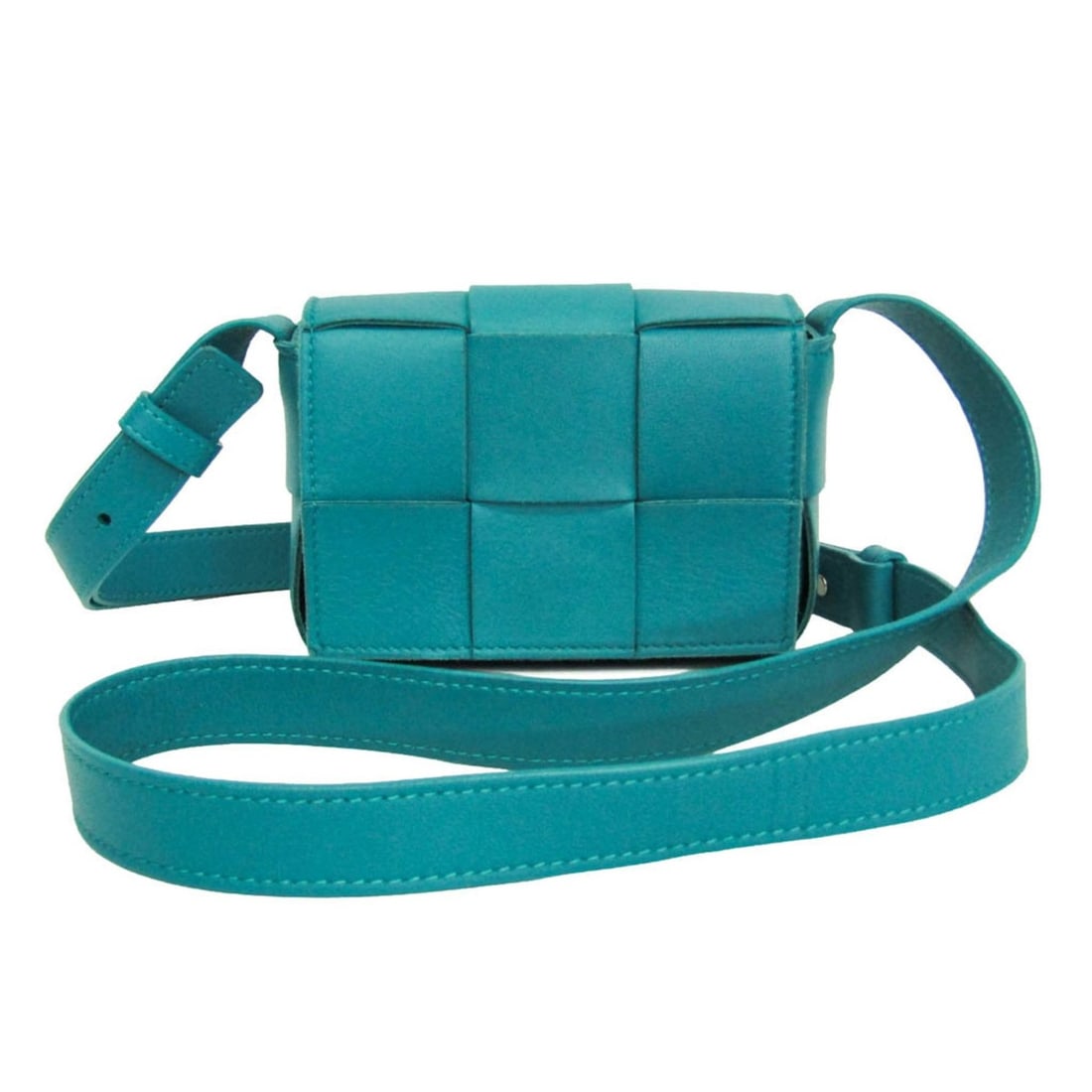 Bottega Veneta Intrecciato Cassette 666688 Men,Women Leather Shoulder Bag Blue: --- Catalog ---Category: SizeSize (HxWxD): 9cm x 13cm x 5cm / 3.54'' x 5.11'' x 1.96''Strap Length: 108cm - 136cm / 42.51'' - 53.54''Category: DesignType: Shoulder bagColor: BlueGender: