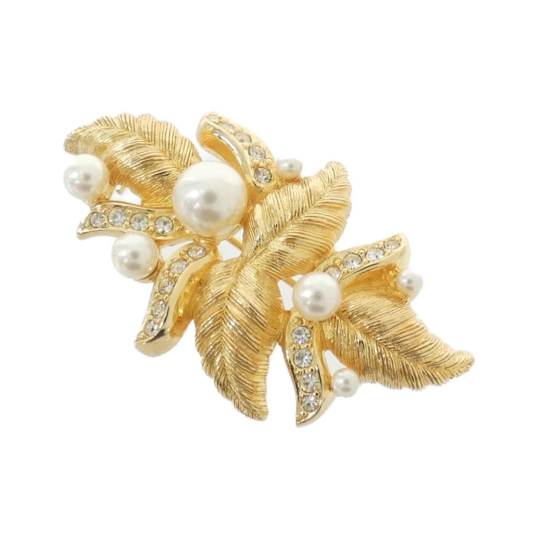Christian Dior brooch: --- Catalog ---Category: SizeSize (HxWxD): 5.3cm x 3cm / 2.08'' x 1.18''Category: DesignType: BroochColor: Clear, WhiteGender: WomenCategory: GeneralBrand: Christian Dior--- Item List ---Section: