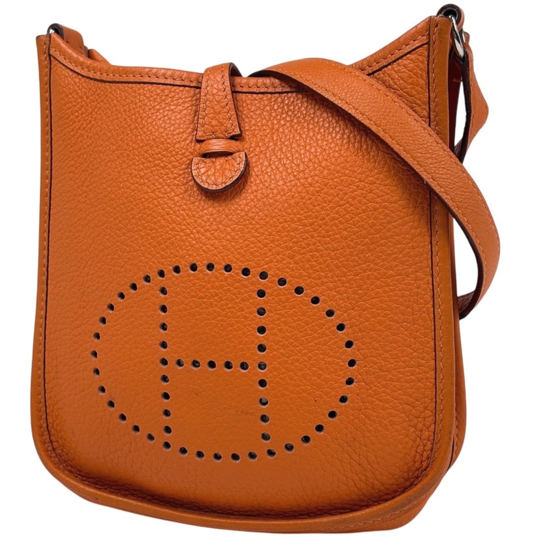 Hermes Evelyne TPM Pochette Mini Perforated Shoulder Bag, Taurillon Clemence Leather, Orange, Size: --- Catalog ---Category: SizeStrap Drop: 58cm / 22.83''Size (HxWxD): 18cm x 17cm x 5cm / 7.08'' x 6.69'' x 1.96''Category: DesignType: Pochette, Shoulder bagColor: OrangeGender: WomenMaterial: Taurill