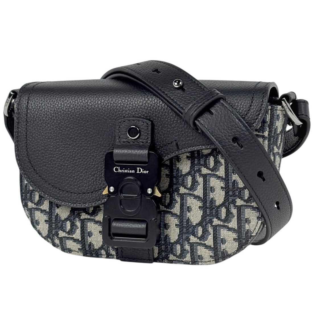 Christian Dior Saddle Flap Messenger Bag Mini Shoulder Trotter Oblique Jacquard Leather Black Beige: --- Catalog ---Category: SizeSize (HxWxD): 13cm x 19cm x 5.5cm / 5.11'' x 7.48'' x 2.16''Category: DesignType: Messenger bag, Shoulder bagColor: Beige, BlackGender: MenMaterial: Leather , Cotton , Fab