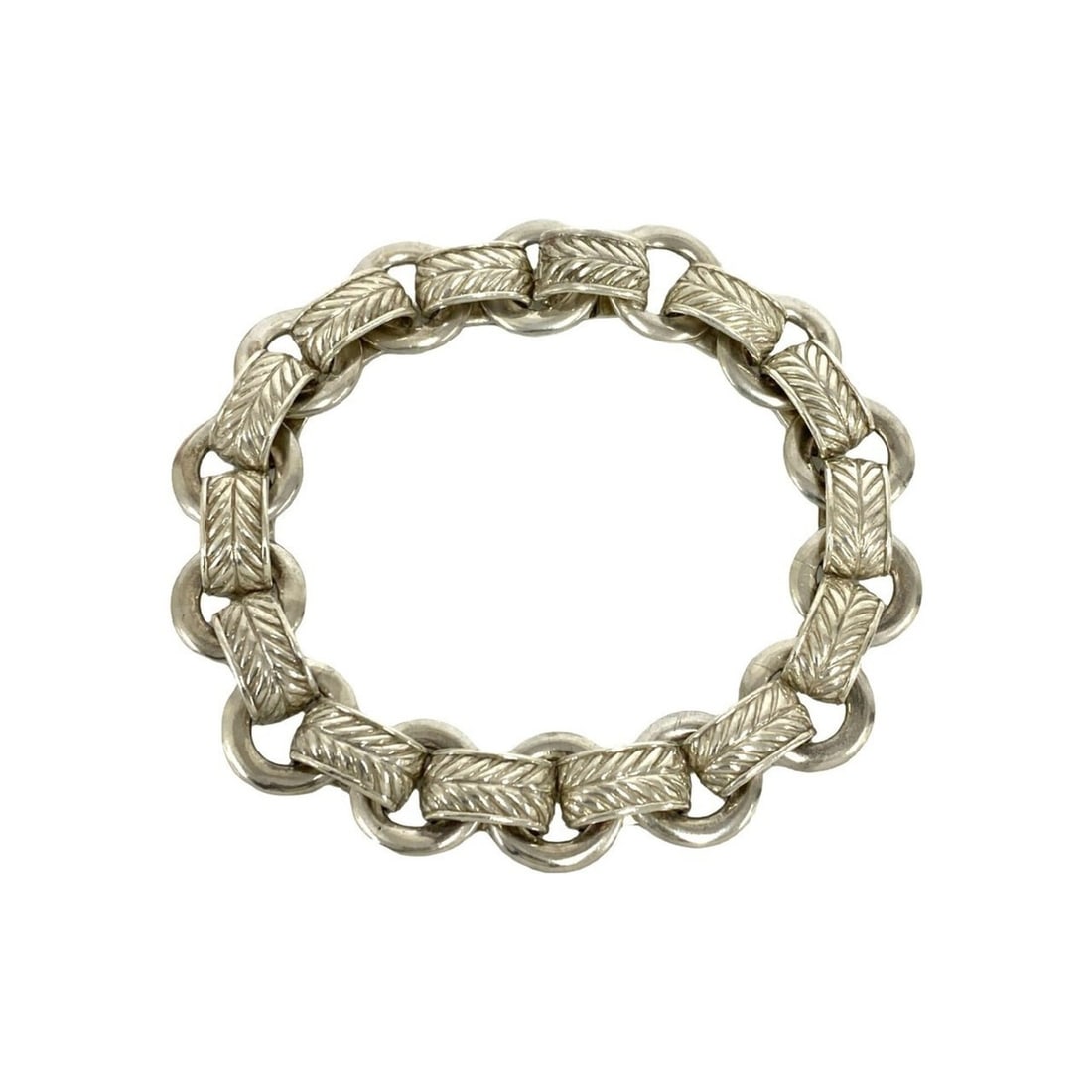 HERMES Vintage Leaf Bracelet, Sterling Silver 925, Men's Accessory, Silver, Item No. 19396: --- Catalog ---Category: SizeLength: 16.5cm / 6.49''Category: DesignType: Charm braceletColor: SilverGender: MenMaterial: Silver 925Category: GeneralBrand: Hermes--- Item List ---Section: ConditionRan