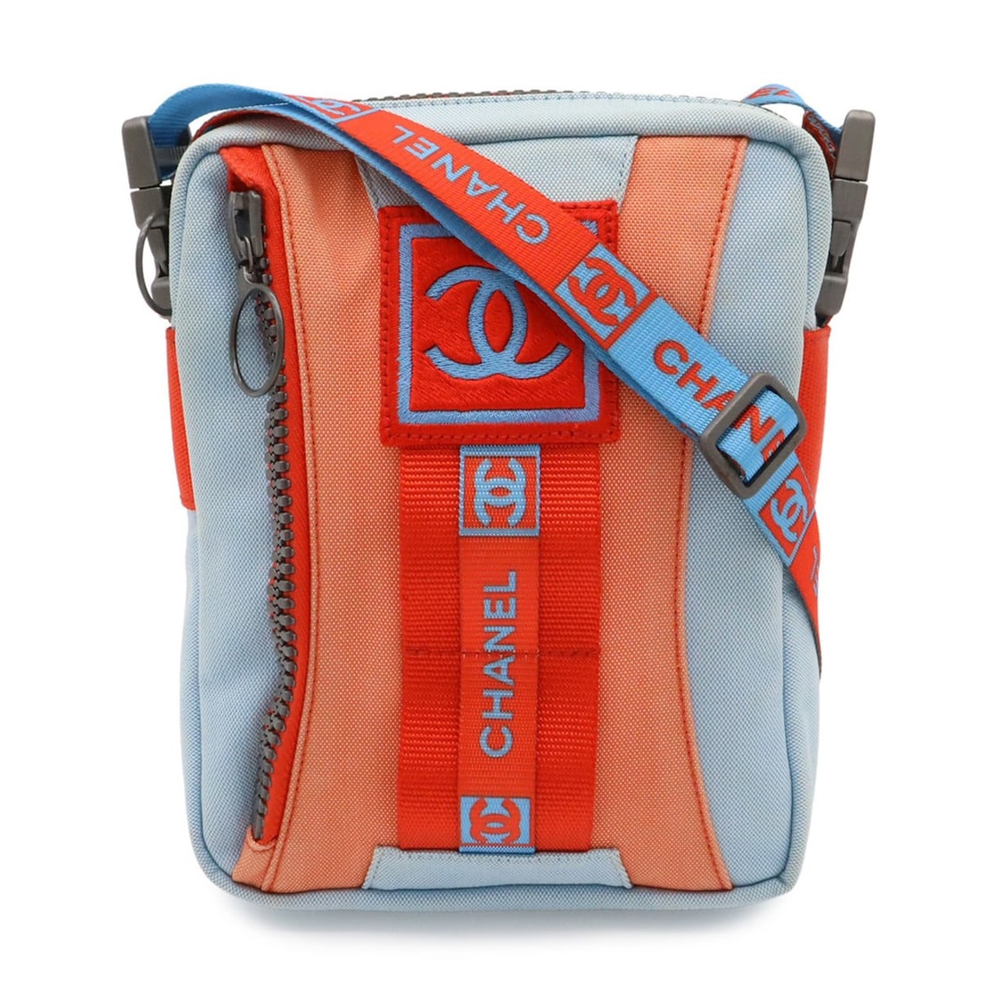 CHANEL Sport Line Coco Mark Shoulder Bag/Pouch Nylon Canvas Light Blue/Red: --- Catalog ---Category: SizeSize (HxWxD): 20cm x 16cm x 5cm / 7.87'' x 6.29'' x 1.96''Category: DesignType: Pochette, Shoulder bagColor: Clear, Light blue, Red colorGender: WomenMaterial: Nylon canva