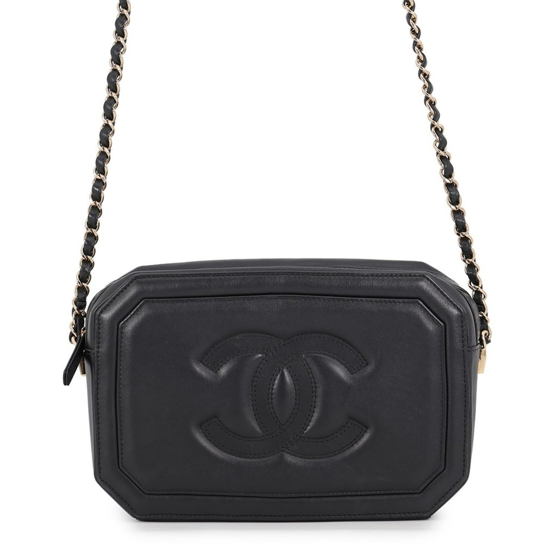 Chanel chain shoulder bag, octagon design, Coco mark, lambskin, black, handbag, CHANEL: --- Catalog ---Category: SizeWeight: 420g / 14.81oz.Size (HxWxD): 15cm x 23cm x 7cm / 5.9'' x 9.05'' x 2.75''Strap Length: 133cm / 52.36''Category: DesignType: Shoulder bagColor: BlackGender: WomenClo