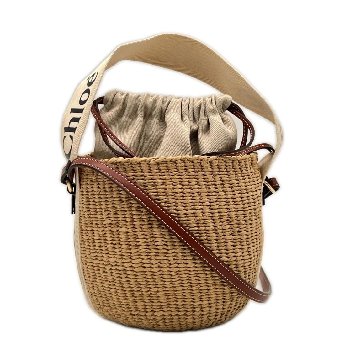 Chloe Raffia Linen Woody Small Basket Shoulder Bag CHC22SS381G55 Beige Brown Women's: --- Catalog ---Category: SizeSize (HxWxD): 16cm x 17cm x 13cm / 6.29'' x 6.69'' x 5.11''Strap Length: 100cm / 39.36''Handle Length: 36cm / 14.17''Category: DesignType: Basket, Shoulder bagColor: Beige