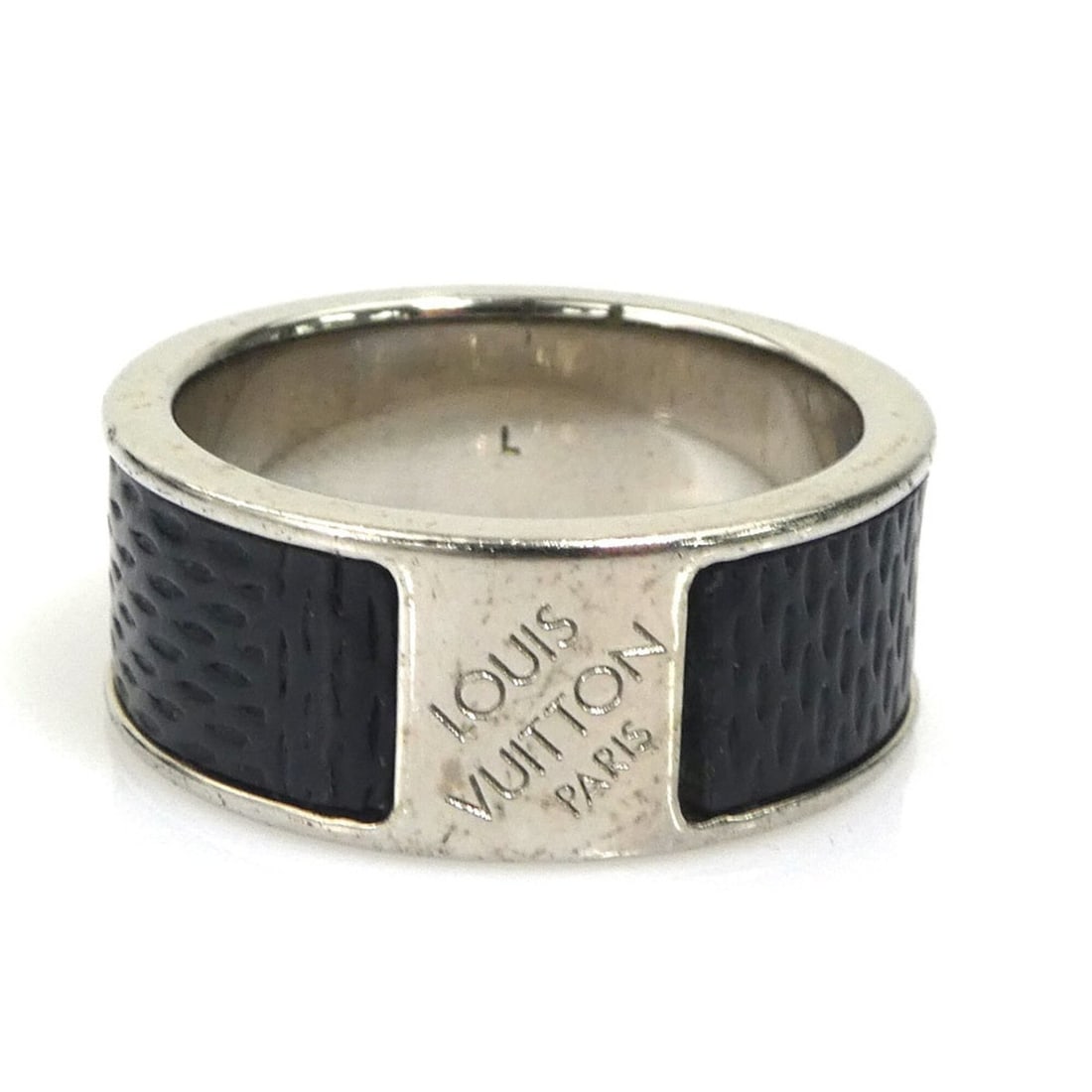 Louis Vuitton Damier Bague Soho Ring, Metal, Black/Silver, Men's, 56810b: --- Catalog ---Category: SizeJP Size: 21.5US Size: 10Category: DesignType: Band ringColor: Black, Damier CanvasGender: MenMaterial: MetalCategory: GeneralBrand: Louis Vuitton--- Item List ---Section: 