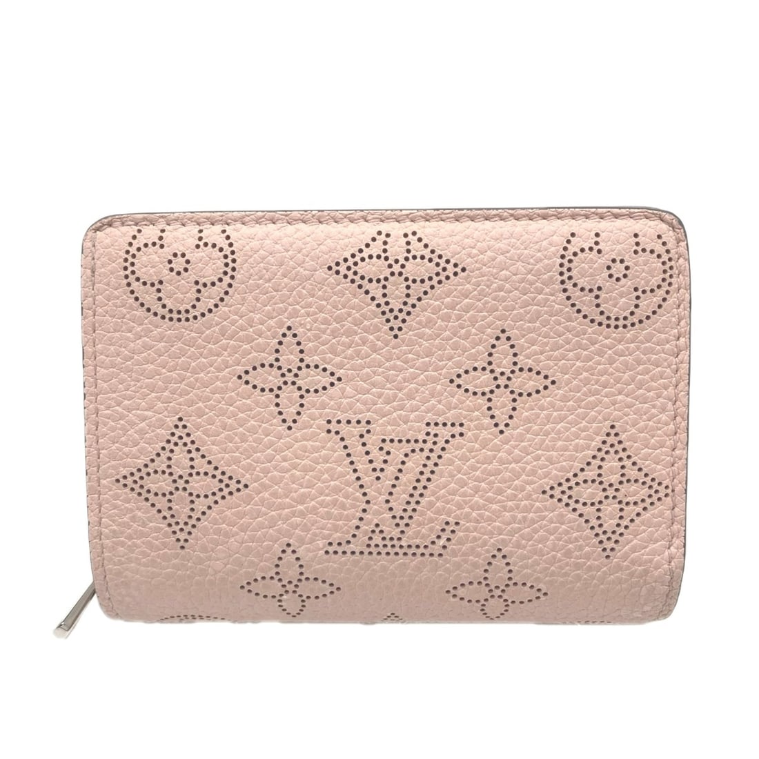 LOUIS VUITTON Mahina Portefeuille Claire Jasmine M82758 Bi-fold Wallet Pink Calf Leather Women's: --- Catalog ---Category: SizeWeight: 118g / 4.16oz.Size (HxWxD): 9cm x 11cm x 2.5cm / 3.54'' x 4.33'' x 0.98''Category: DesignType: Wallet (bi-fold)Color: PinkGender: WomenClosure: Button, Snap fasten