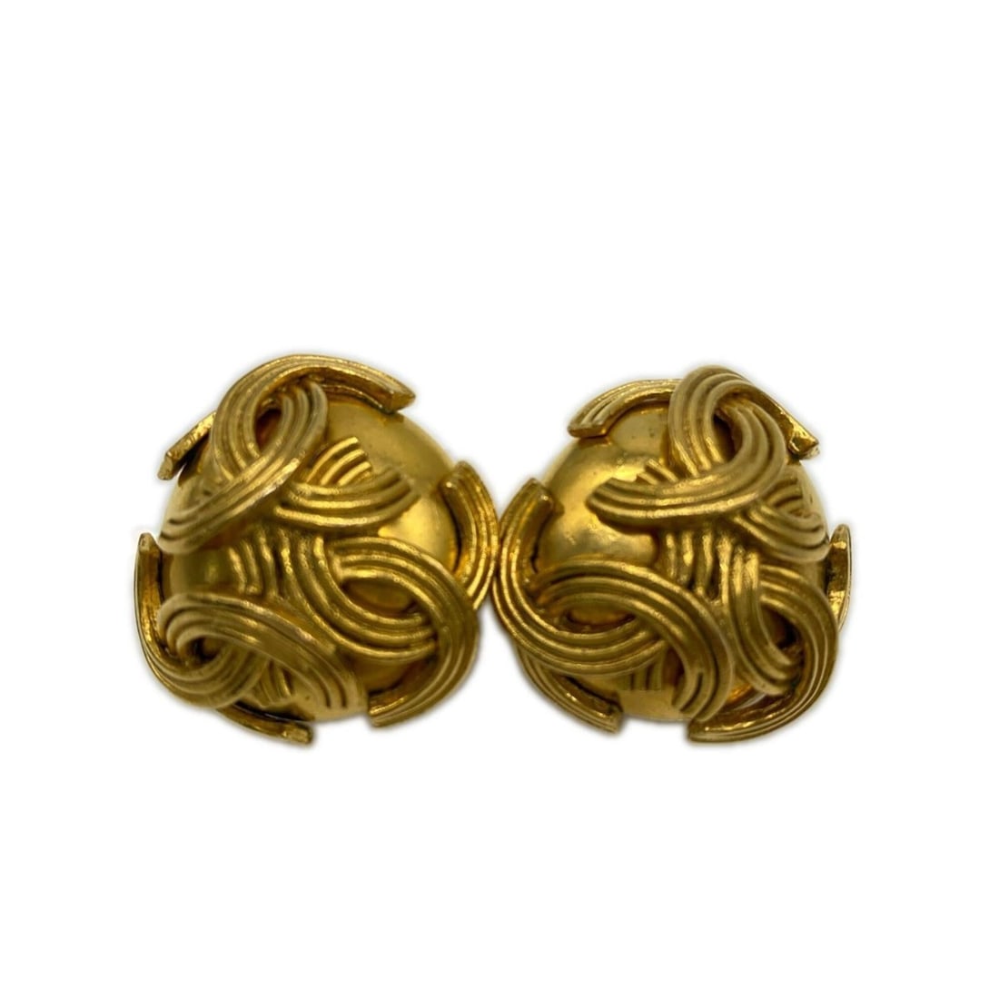 CHANEL Triple Coco Mark Earrings 94A Gold GP Women's: --- Catalog ---Category: SizeWeight: 32g / 1.12oz.Size (HxWxD): 30.00mm x 30.00mm / 1.18'' x 1.18''Category: DesignType: Clip earringsColor: GoldGender: WomenSeason: VintageMaterial: Gold platingCateg