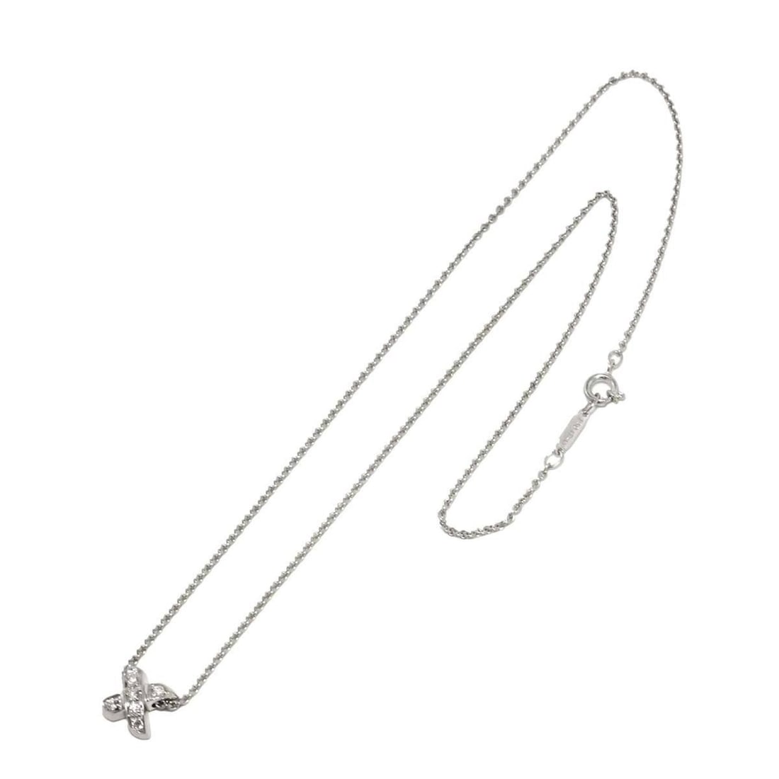 Tiffany & Co. Cross Diamond Necklace, 40cm, 18K White Gold (750): --- Catalog ---Category: SizePendant Size: 8.6mm x 9mm / 0.33'' x 0.35''Neck Circumference: 40 cm / 15.74''Category: DesignGender: WomenMaterial: White gold (18K)Necklace Type: NecklaceCategory: Gener