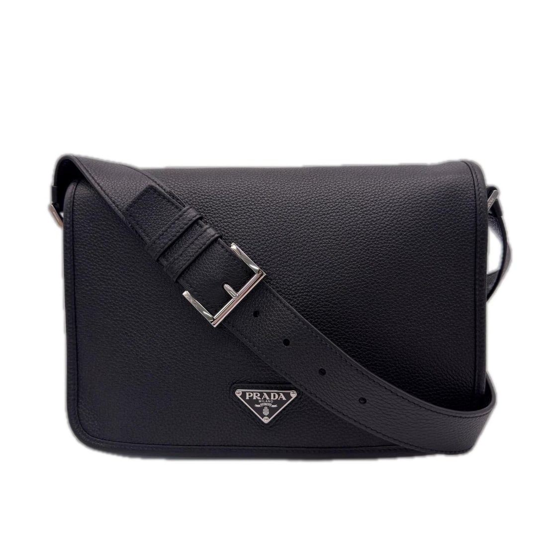 PRADA Shoulder Bag 2VD075 Black Calf Leather Men's: --- Catalog ---Category: SizeSize (HxWxD): 22cm x 30cm x 10cm / 8.66'' x 11.81'' x 3.93''Category: DesignType: Shoulder bagColor: BlackGender: MenMaterial: Leather Category: GeneralBrand: Prada--- Ite