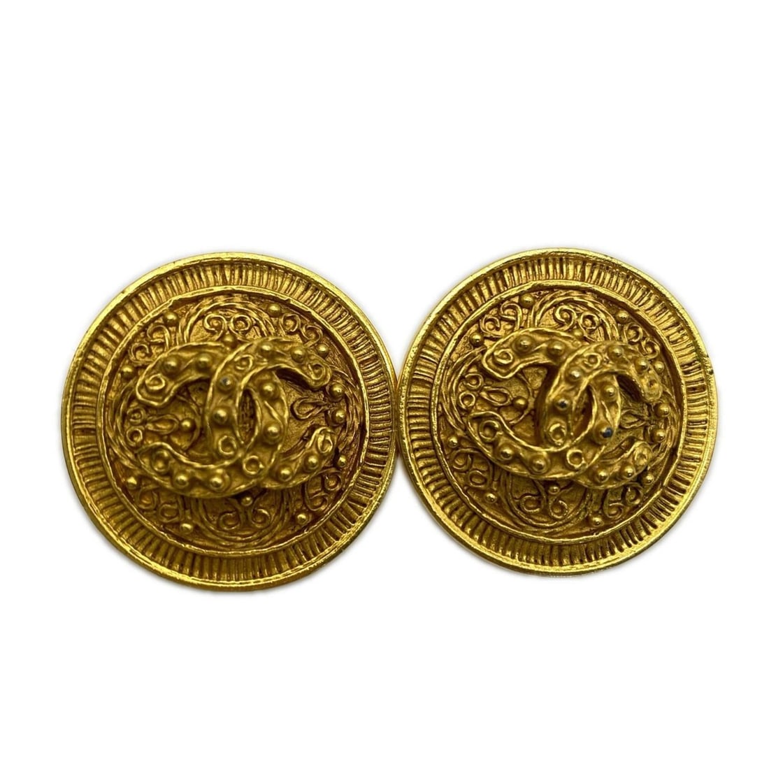 CHANEL Coco Mark Earrings 94A Gold GP Women's: --- Catalog ---Category: SizeSize (HxWxD): 35.00mm x 35.00mm / 1.38'' x 1.38''Category: DesignType: Clip earringsColor: GoldGender: WomenMaterial: Gold platingCategory: GeneralBrand: Chanel--- Item Li