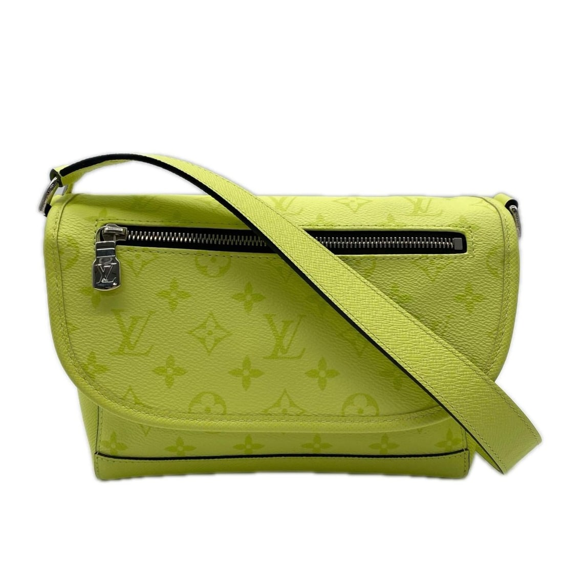 LOUIS VUITTON Taigarama Pulse Messenger Lemon Yellow M14079 Shoulder Bag Cowhide Men's: --- Catalog ---Category: SizeSize (HxWxD): 19cm x 26cm x 9cm / 7.48'' x 10.23'' x 3.54''Category: DesignType: Shoulder bagColor: Lemon yellowGender: MenMaterial: Coated canvas Category: GeneralBrand: 